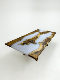 Tavolo da pranzo in resina epossidica Smokey - Tavolo personalizzato con bordo vivo in legno di Hackberry River