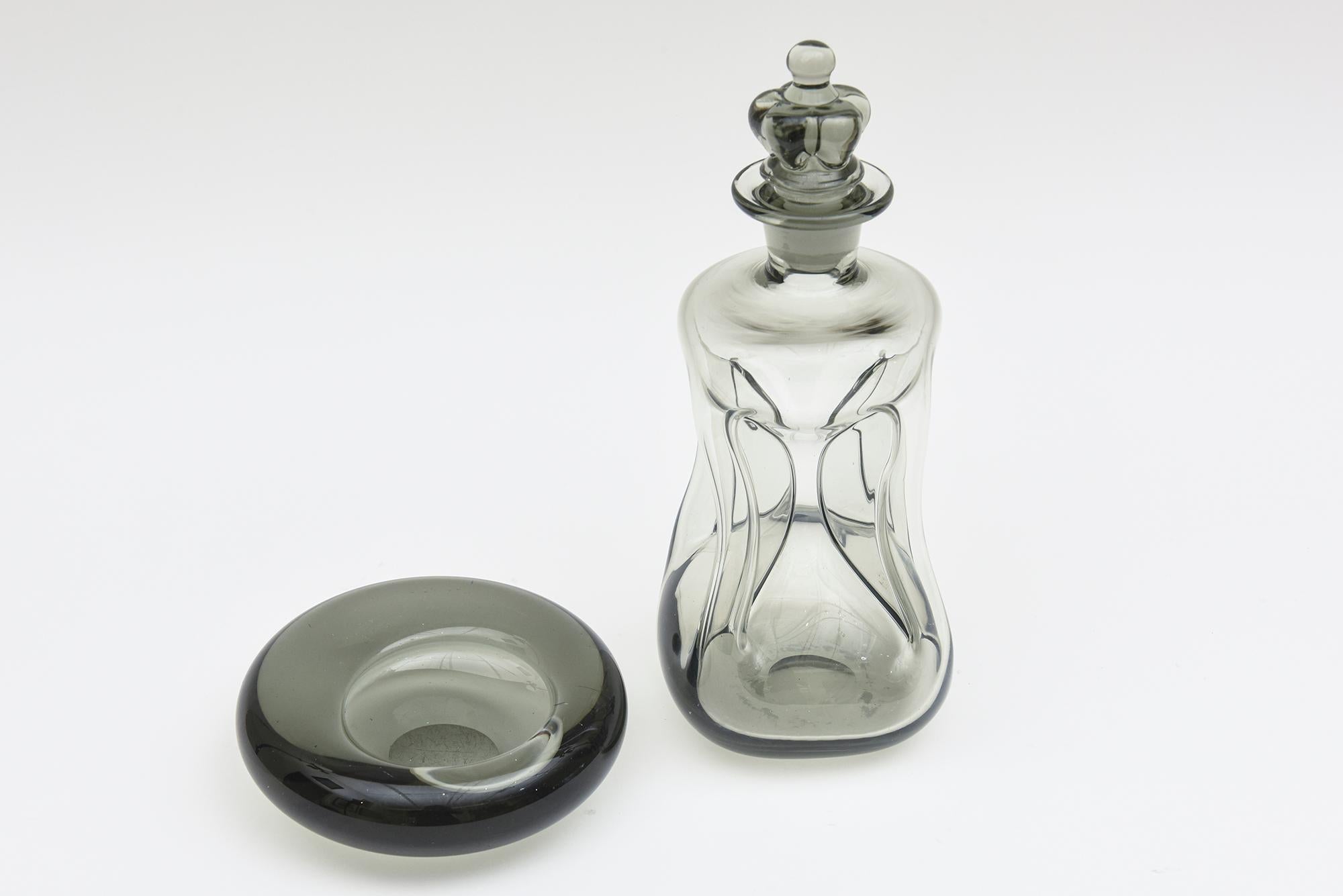 Smokey Gray Holmegaard Glass Cinched Decanter Bottle Rare Crown Stopper Vintage im Angebot 7