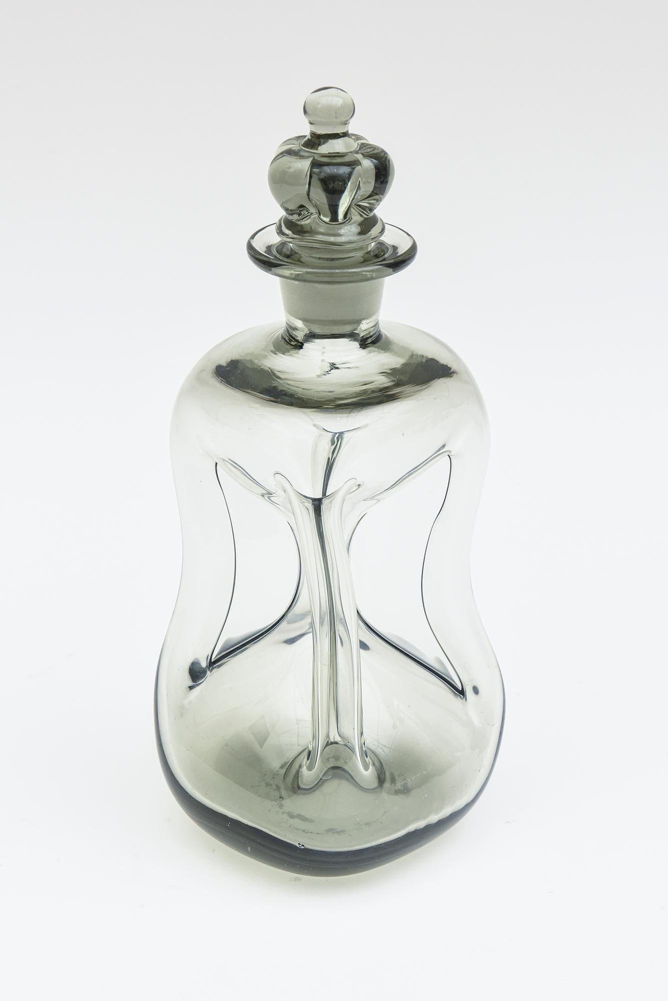 Mid-Century Modern Smokey Gray Holmegaard Glass Cinched Decanter Bottle Rare Crown Stopper Vintage en vente