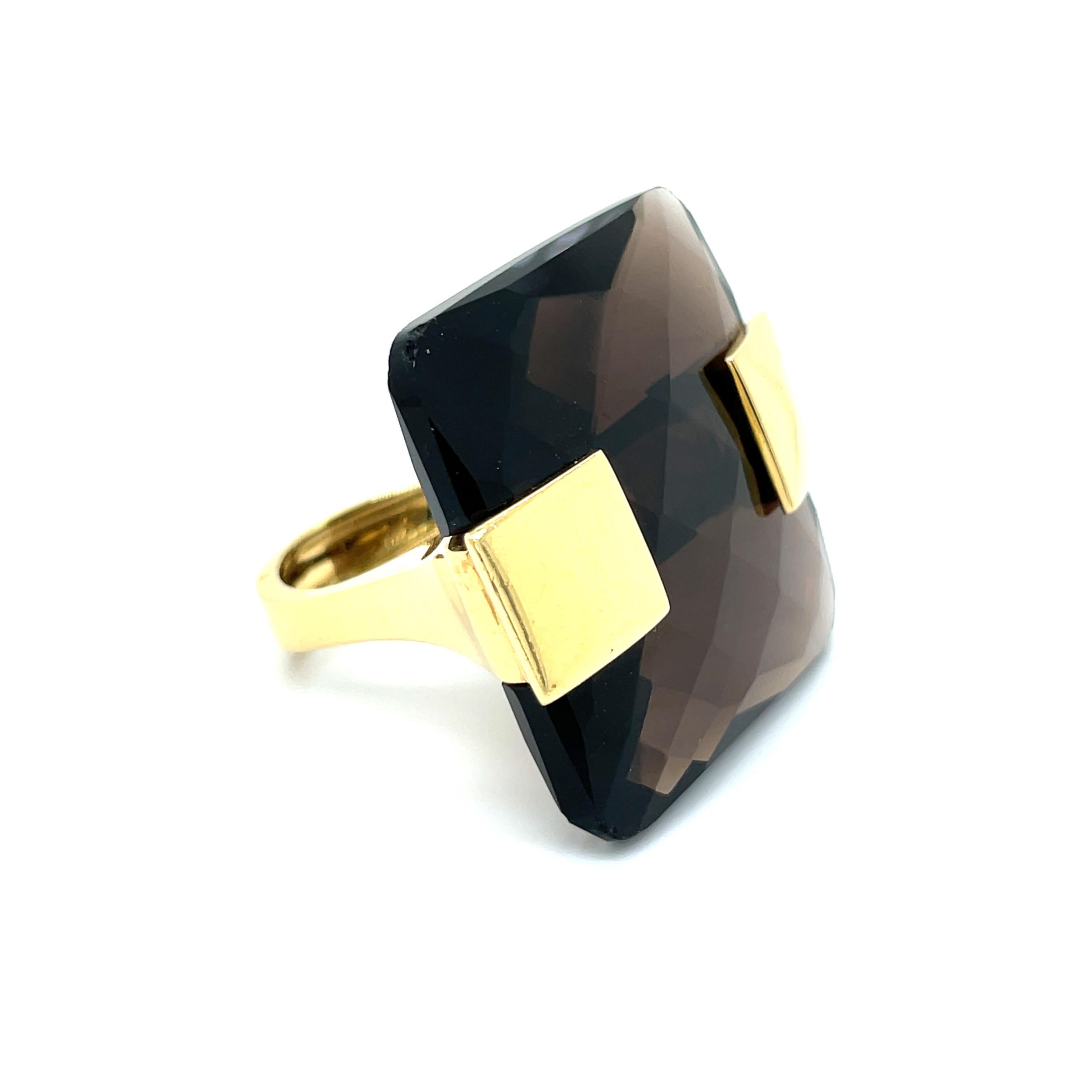 Featuring an incredible 42.60 carat square smokey quartz, supported by 23.60 grams of  18k yellow gold. This unique vintage ring is bold and beautiful fashion.


Metal Type : 18k Yellow Gold
Metal Weight : 23.60 grams
Ring Size : 6.75
Center Stone :
