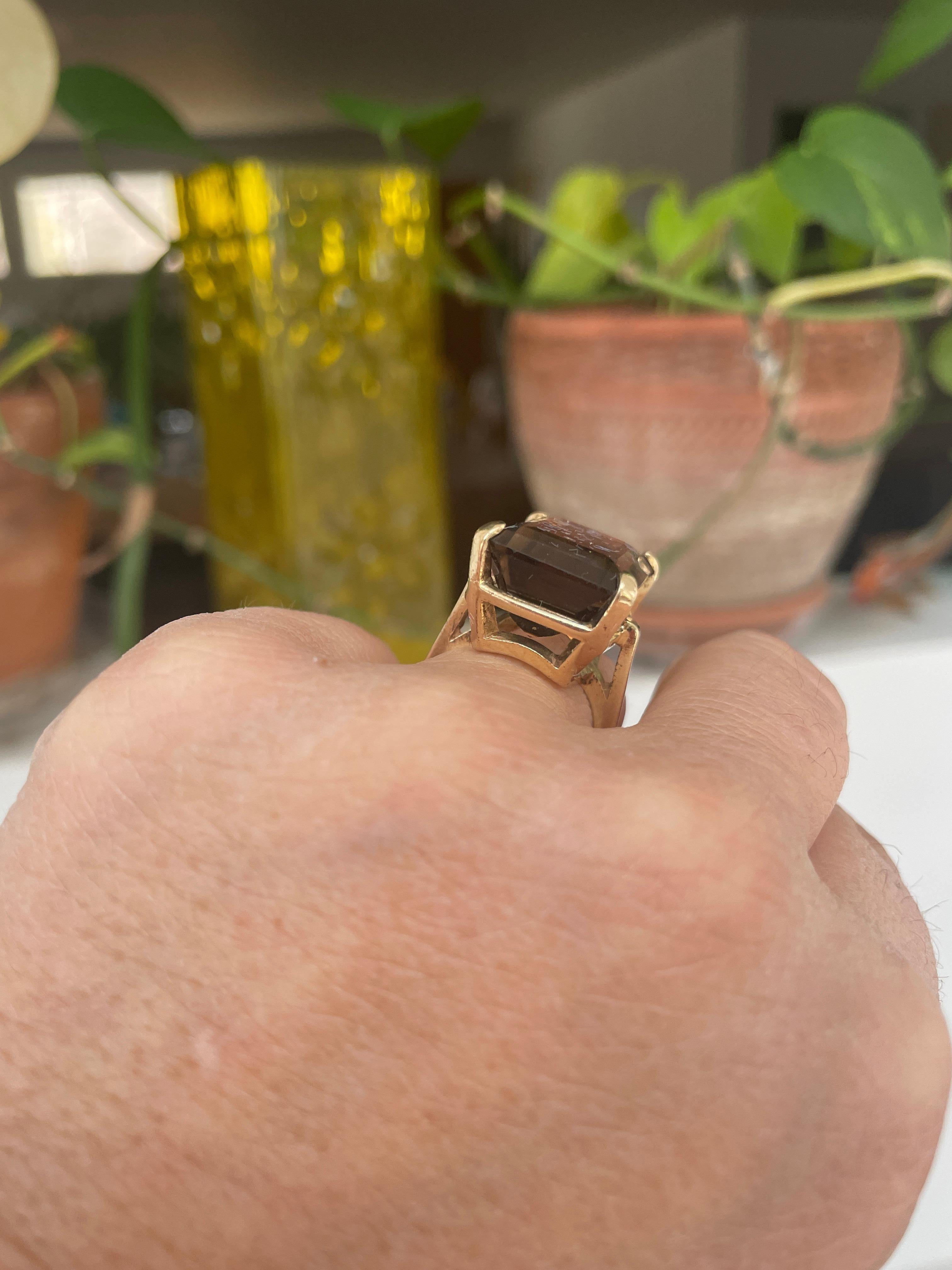 Smokey Quartz Emerald Cut 14 Karat Gold Ring 1960s 25 Carats In Excellent Condition For Sale In Wallkill, NY