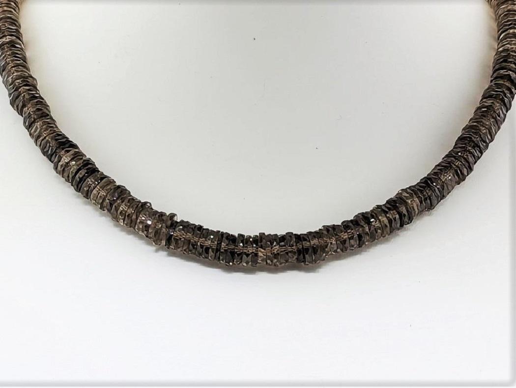 Facettierte Rondellen-Halskette aus Rauchquarz mit silberner Magnetverschluss (Art nouveau) im Angebot
