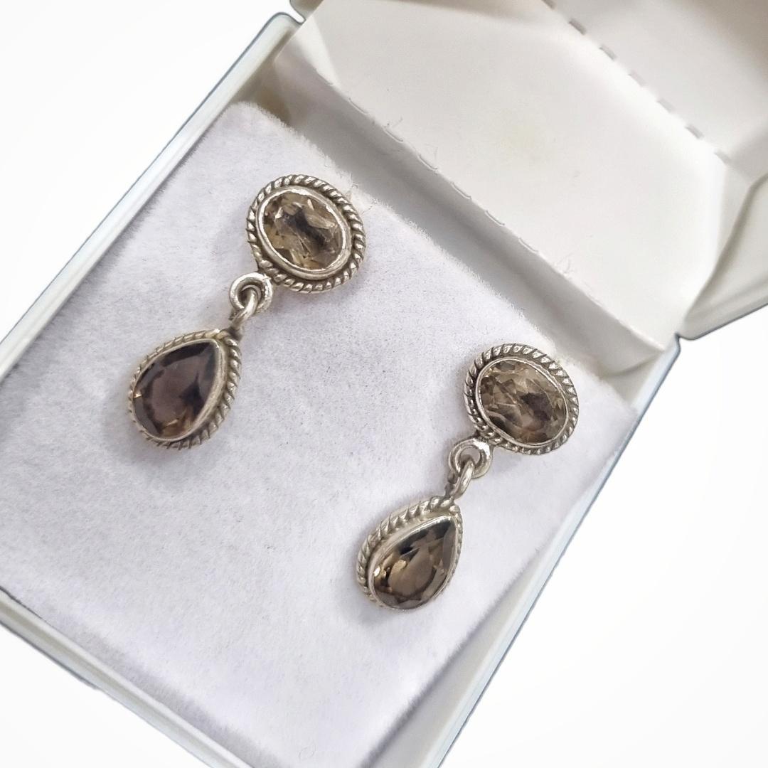 Metal - Sterling silver
Gross Weight - 4.42 Grams
Gemstones - Smokey Quartz

Elegant oval cut smokey quartz earrings in sterling silver offer a timeless and sophisticated addition to any jewelry collection. The smokey quartz gemstones, known for