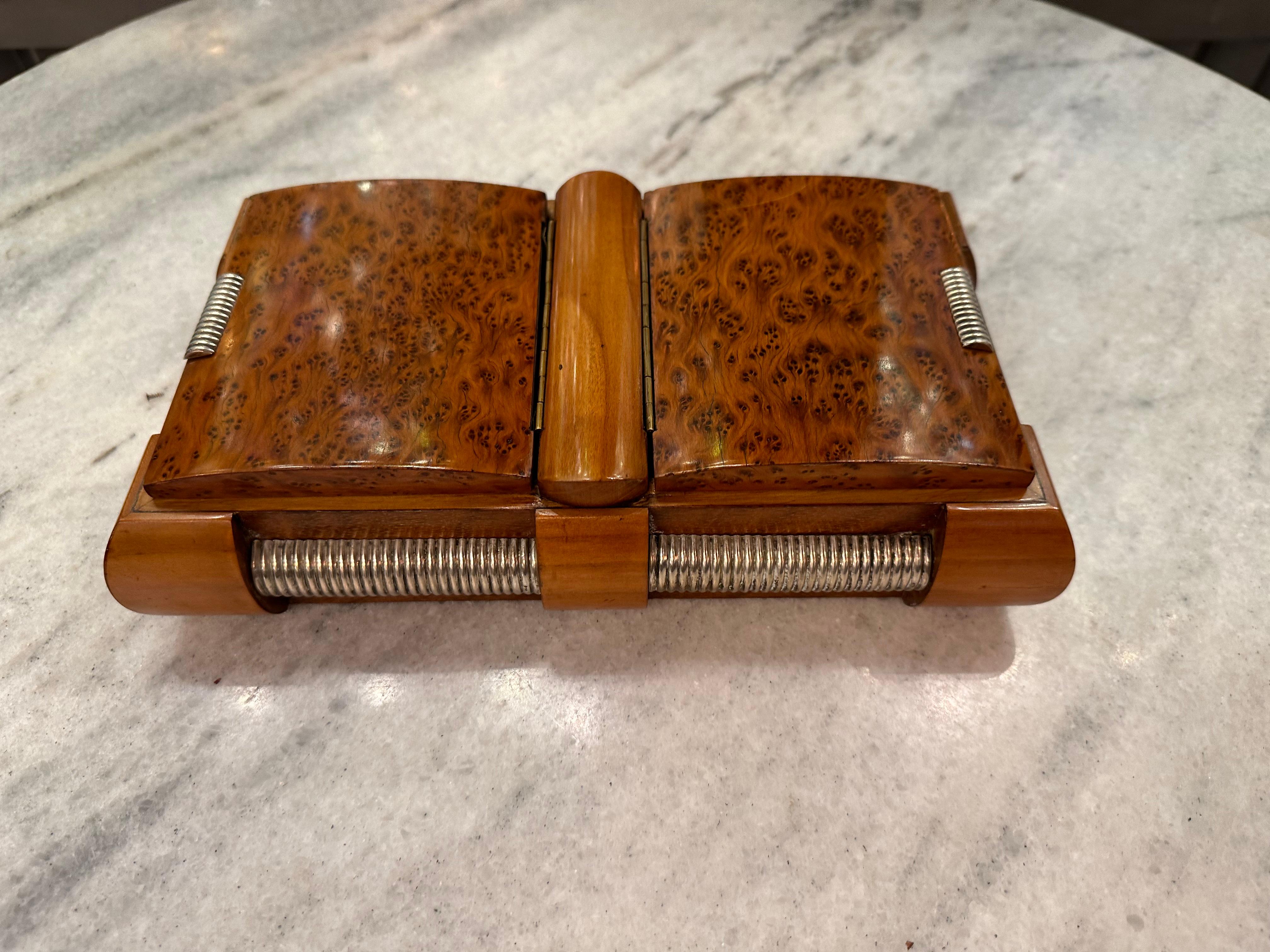 Smoking box, in wood and chrome, France, Style: Art Deco, 1930 For Sale 4