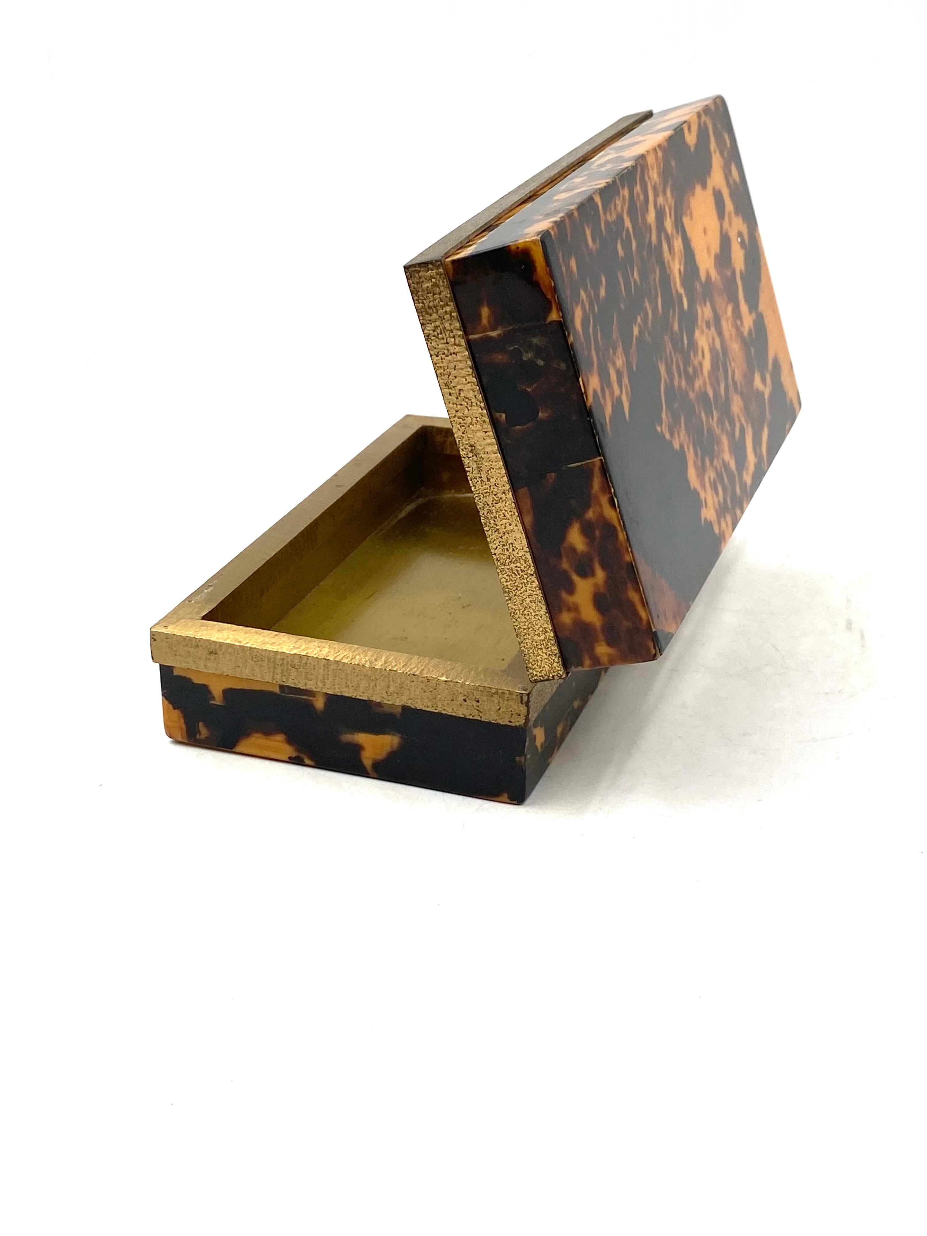 Smoking Set, brass and wood tray, ashtray, lighter and cigars box, Italy 1970 For Sale 2