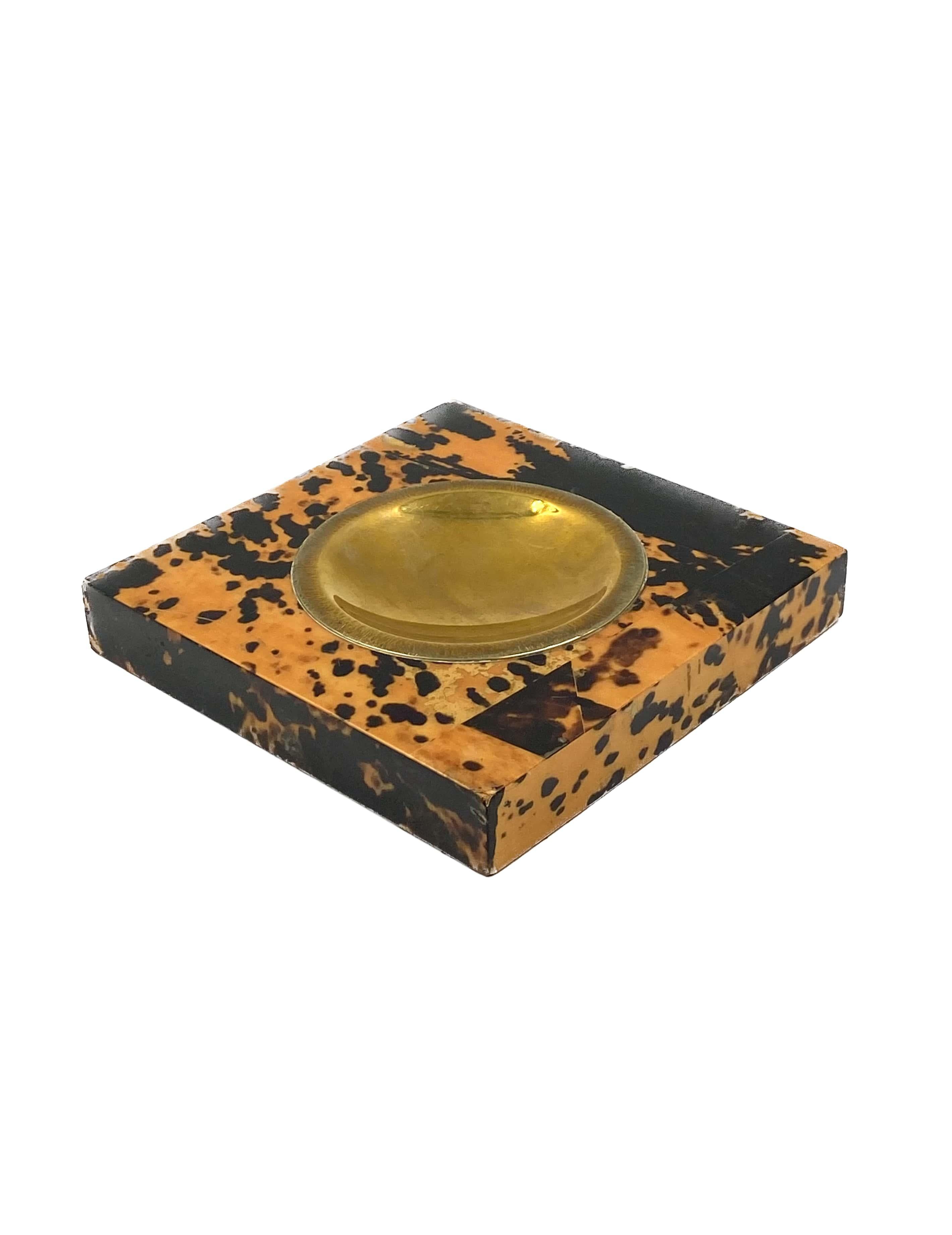 Smoking Set, brass and wood tray, ashtray, lighter and cigars box, Italy 1970 For Sale 6