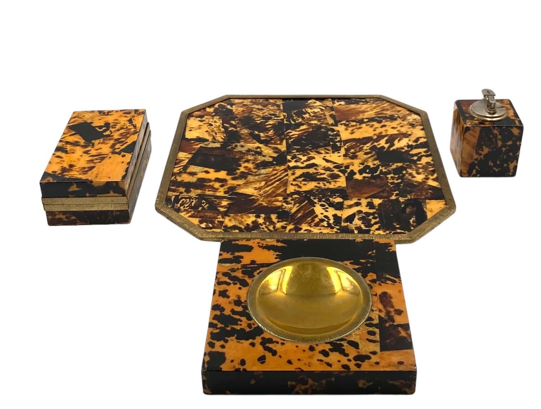 Smoking Set, brass and wood tray, ashtray, lighter and cigars box, Italy 1970 In Excellent Condition For Sale In Firenze, IT