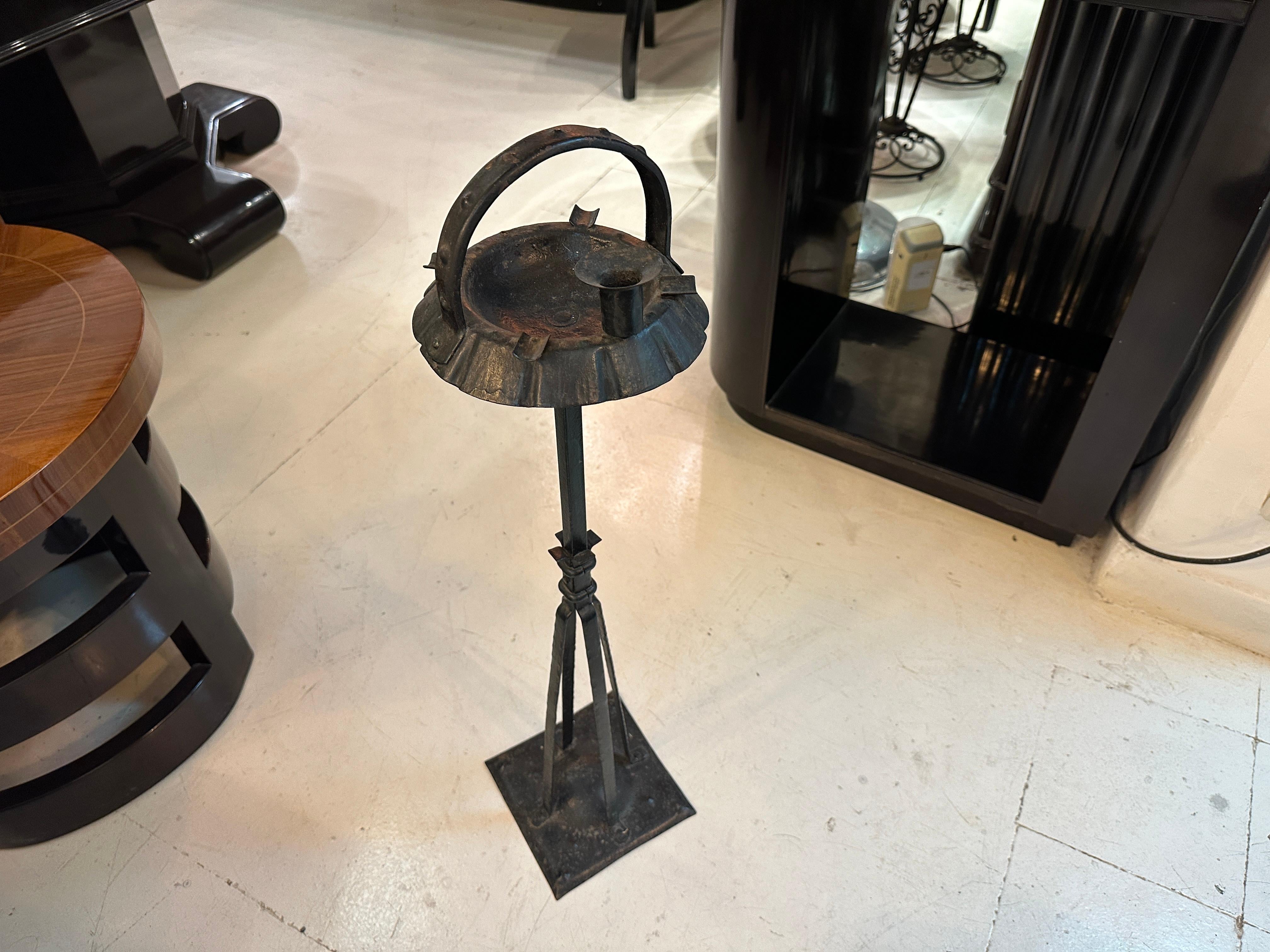 Mesa de Fumar - Estilo: Secesión Vienesa, Año: 1900,  Material: Hierro Secesión de Viena en venta