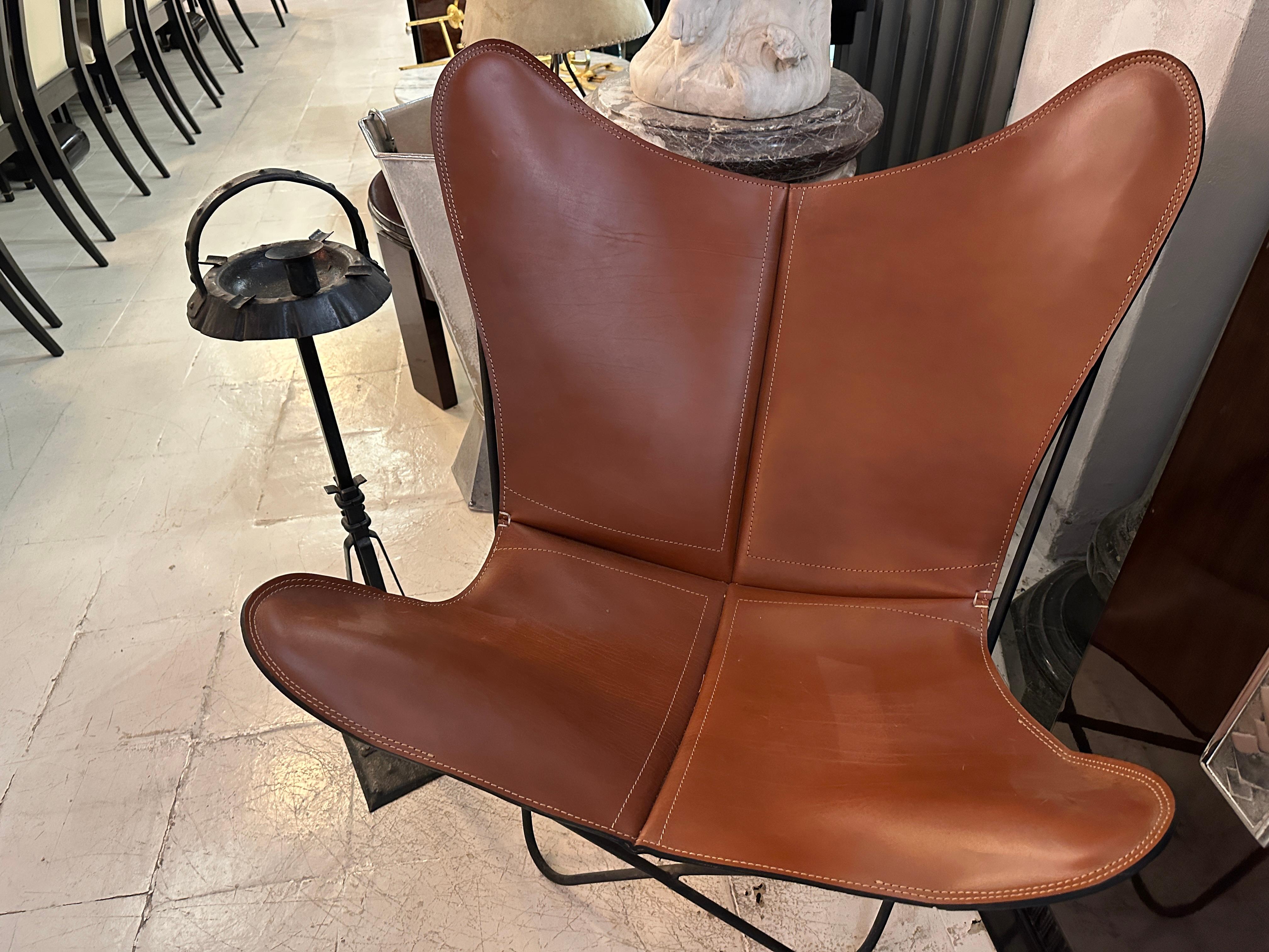 Mesa de Fumar - Estilo: Secesión Vienesa, Año: 1900,  Material: Hierro en Bueno estado para la venta en Ciudad Autónoma Buenos Aires, C