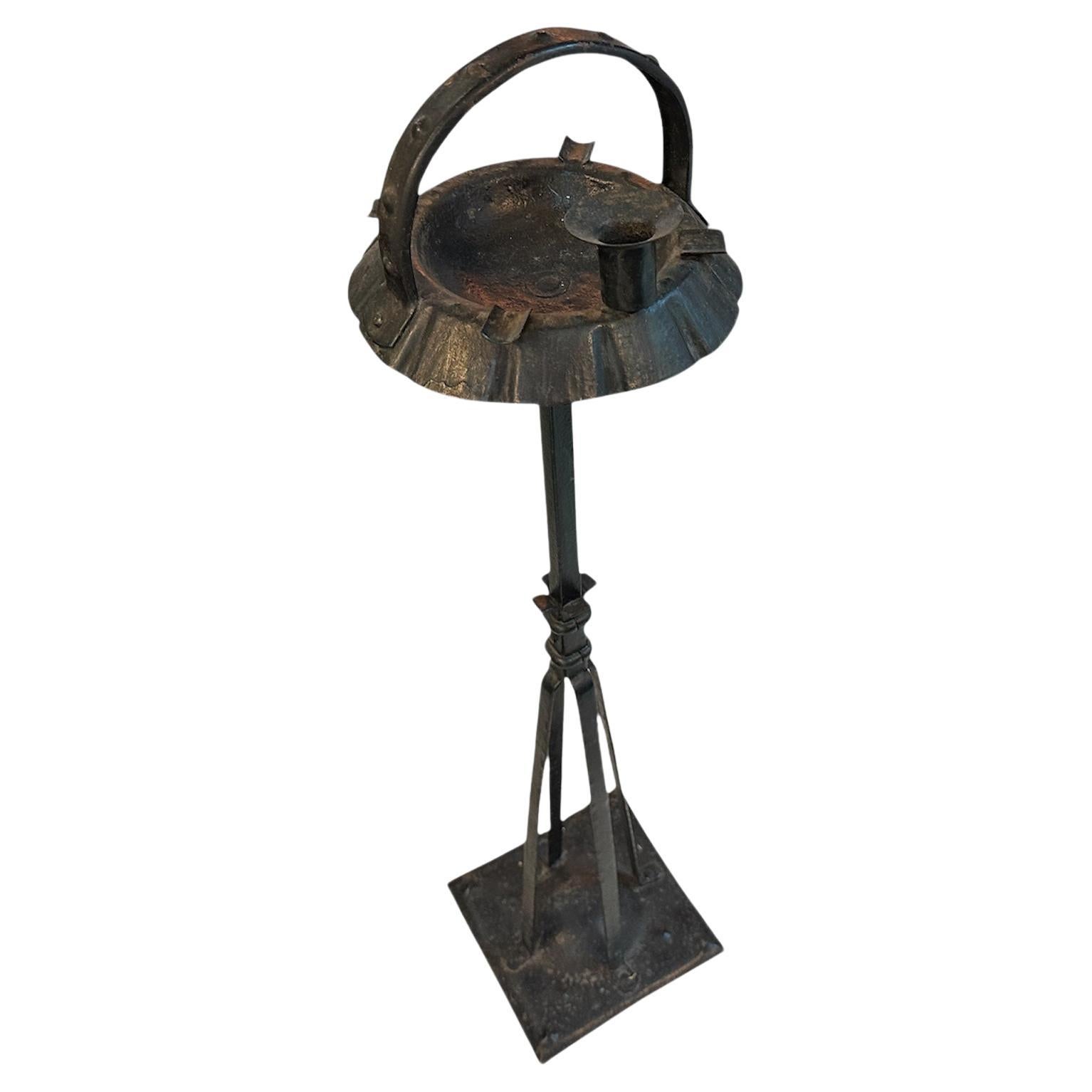 Mesa de Fumar - Estilo: Secesión Vienesa, Año: 1900,  Material: Hierro
