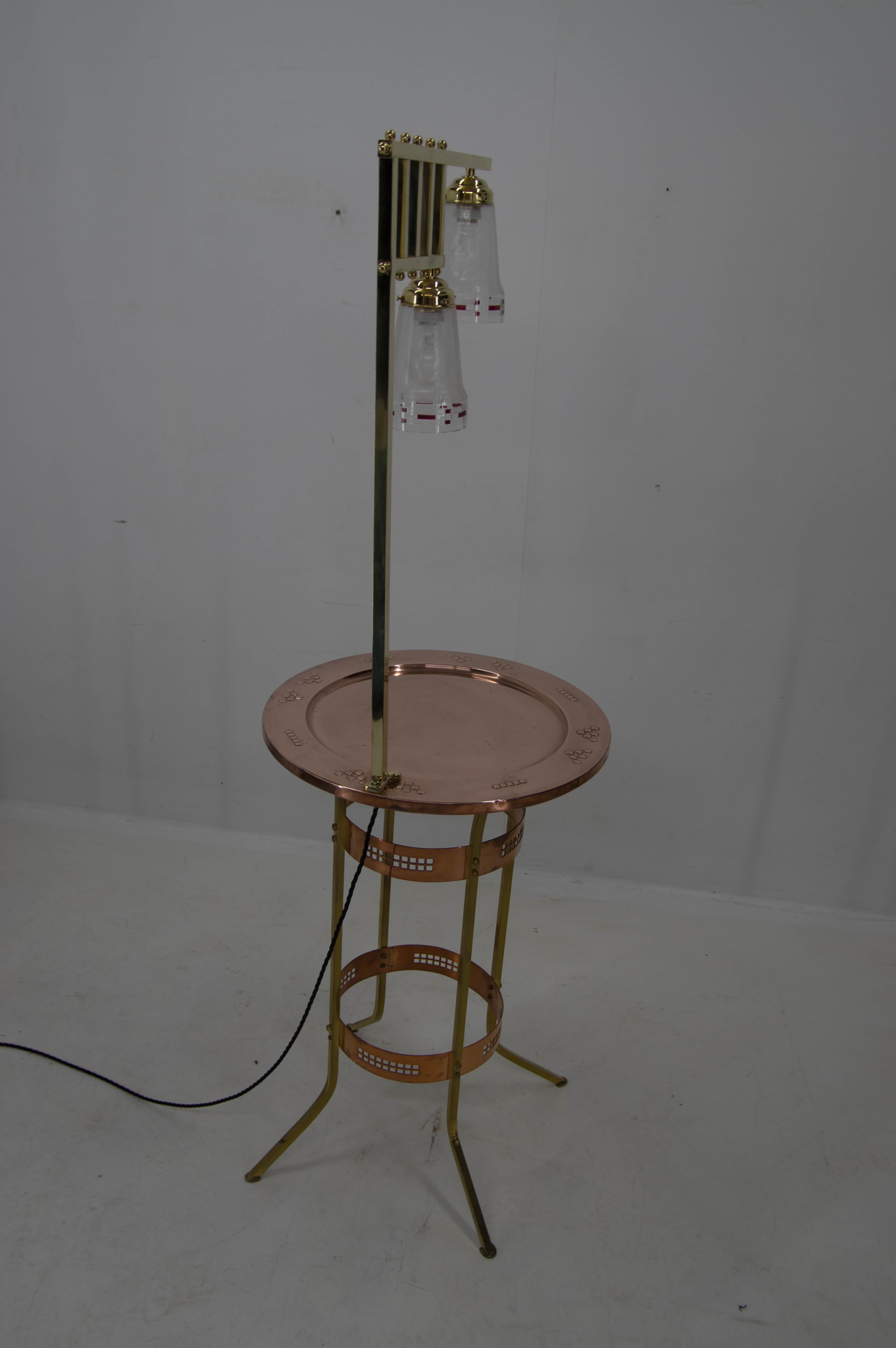 Brass and Copper Table with Lamp Attributed to Josef Hoffmann, 1900s For Sale 6