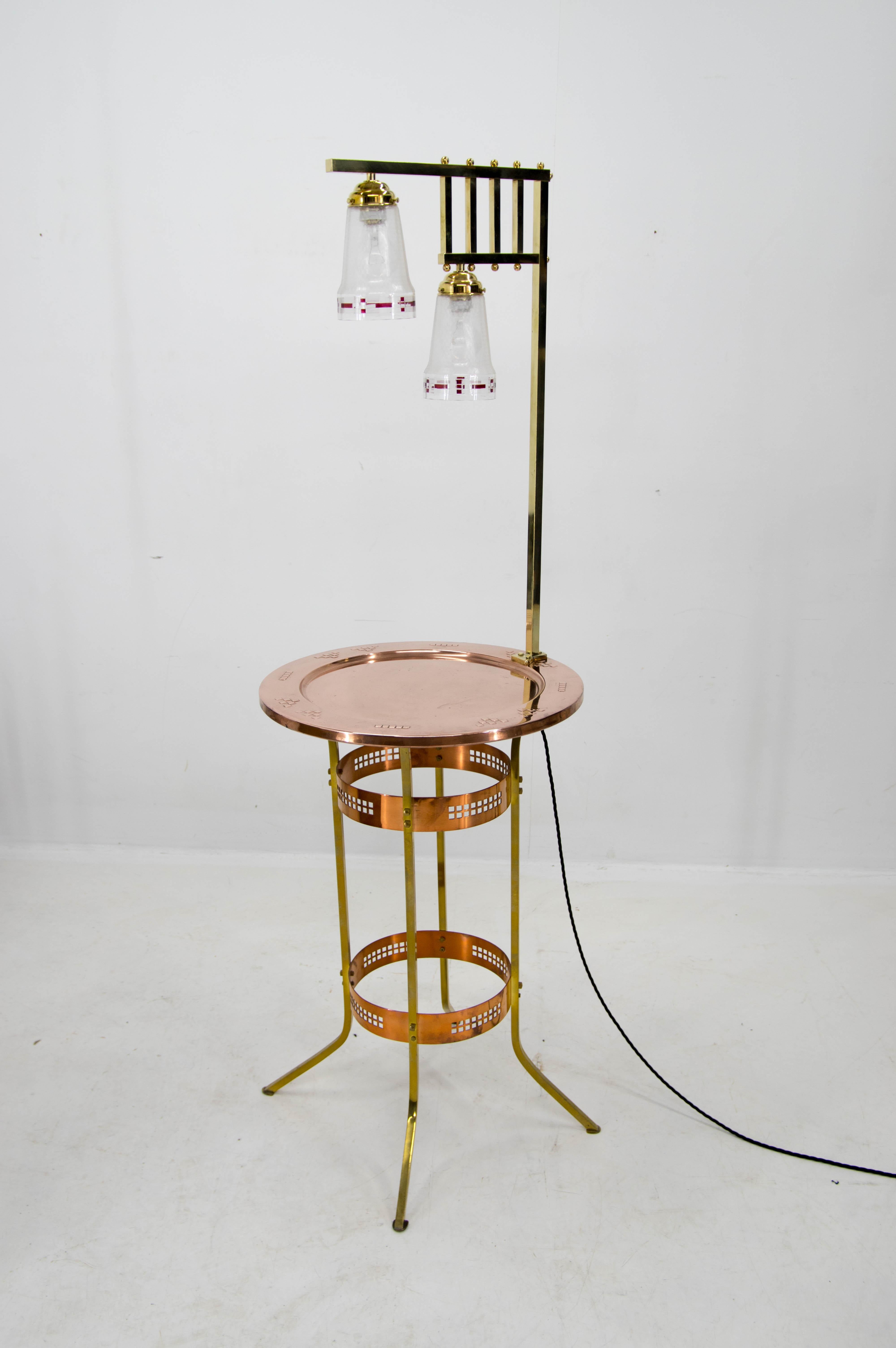 Brass and Copper Table with Lamp Attributed to Josef Hoffmann, 1900s For Sale 8