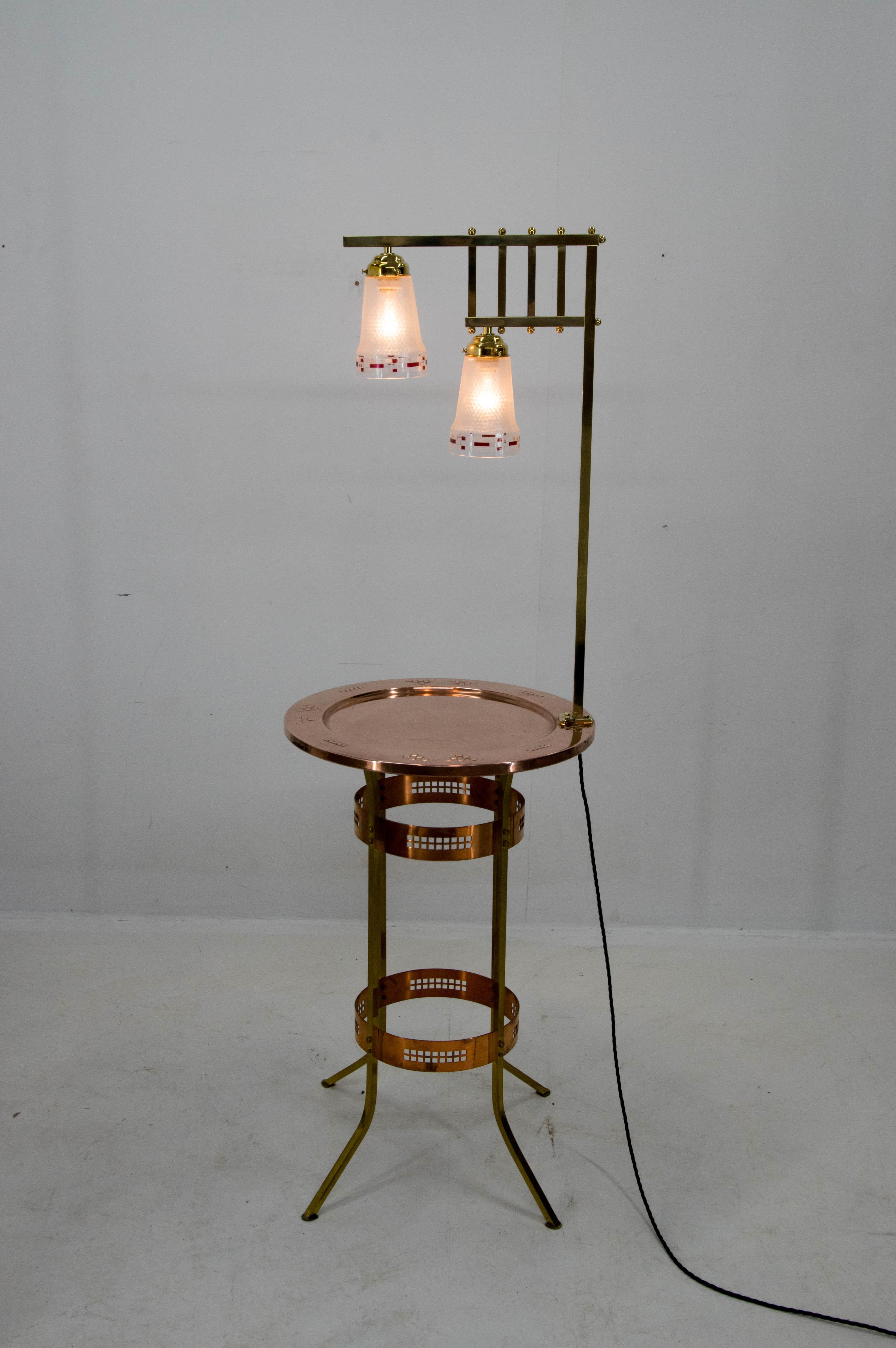 Art Nouveau Brass and Copper Table with Lamp Attributed to Josef Hoffmann, 1900s For Sale