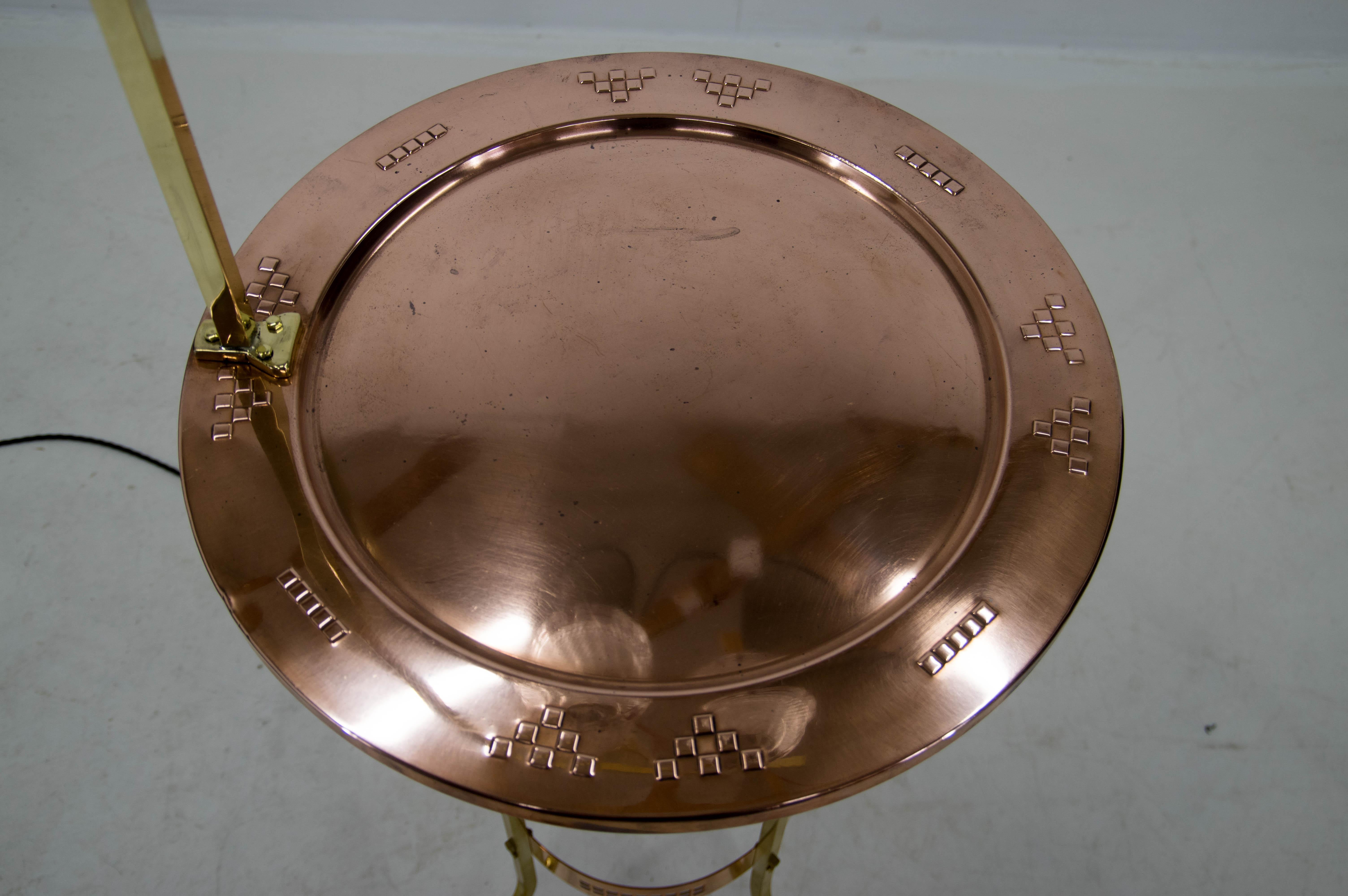 Early 20th Century Brass and Copper Table with Lamp Attributed to Josef Hoffmann, 1900s For Sale