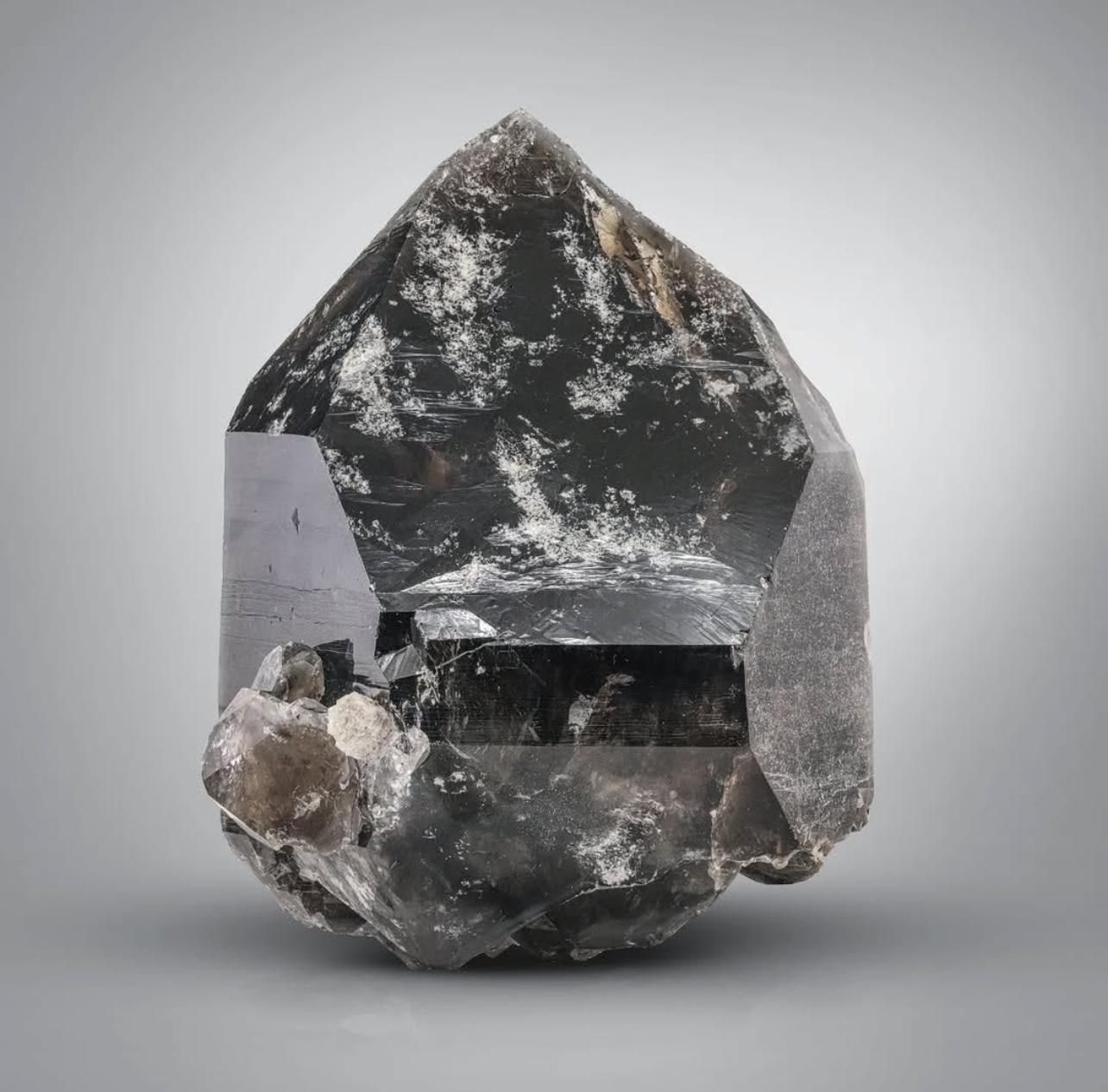 Smoky Double Terminated Bluish Quartz With Excellent Quality From Pakistan In Excellent Condition For Sale In Peshawar, PK