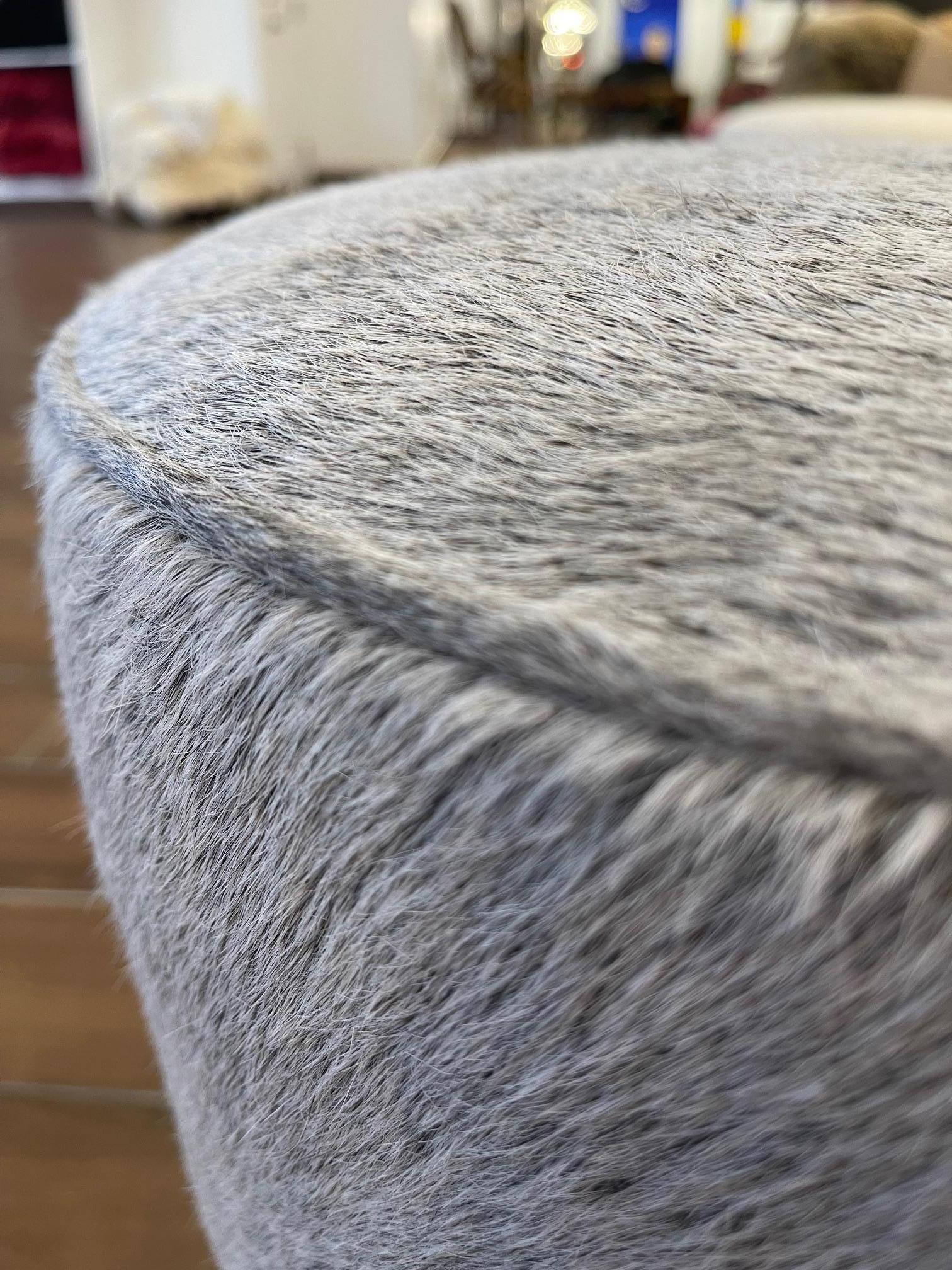 Gambe del pouf ottomano in pelle di vitello grigio fumo In condizioni Nuovo in vendita a Saint Louis, US