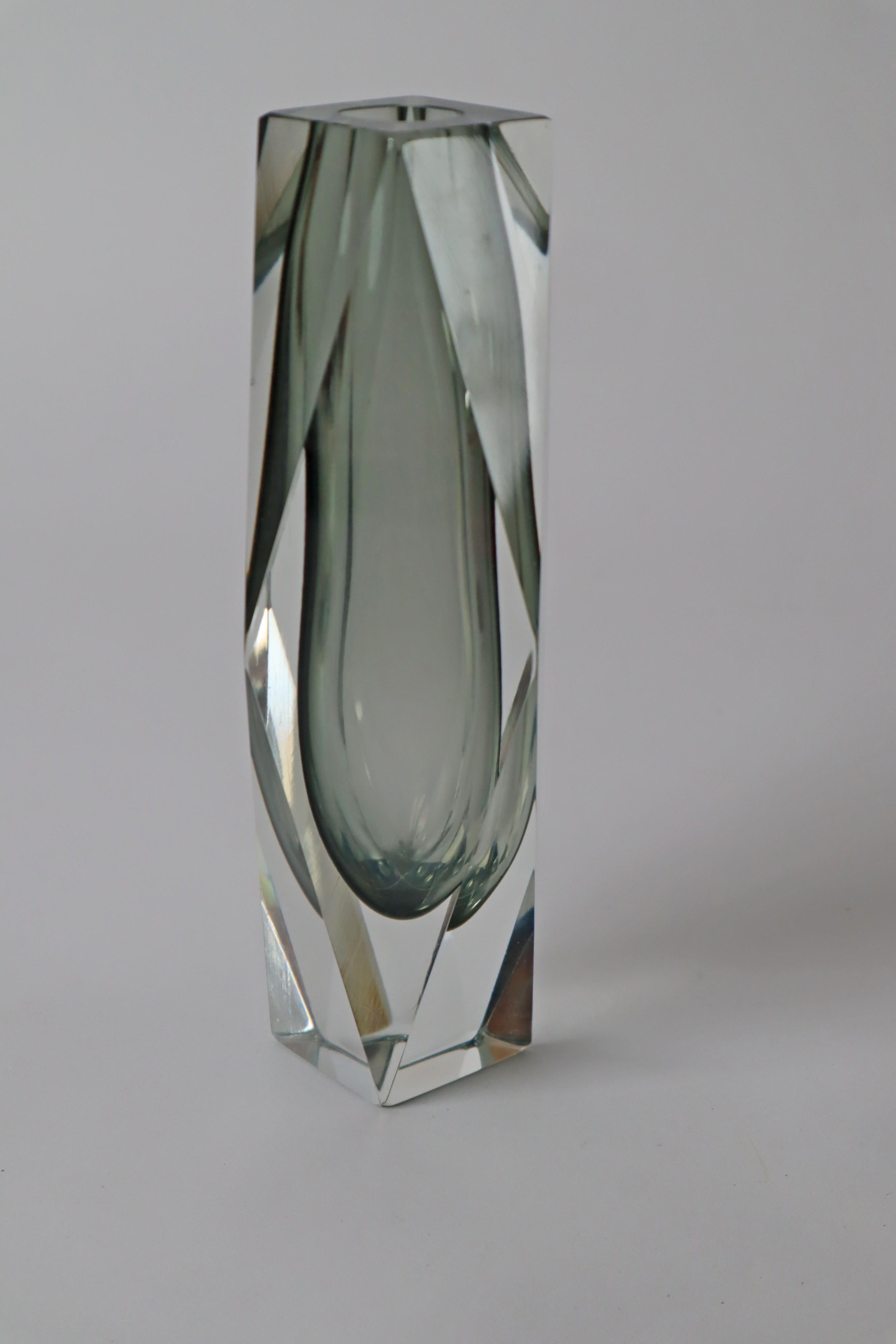 Italiano Vaso in vetro di Murano grigio fumo Attribuito a Flavio Poli per A. Mandruzzato, anni '60 in vendita