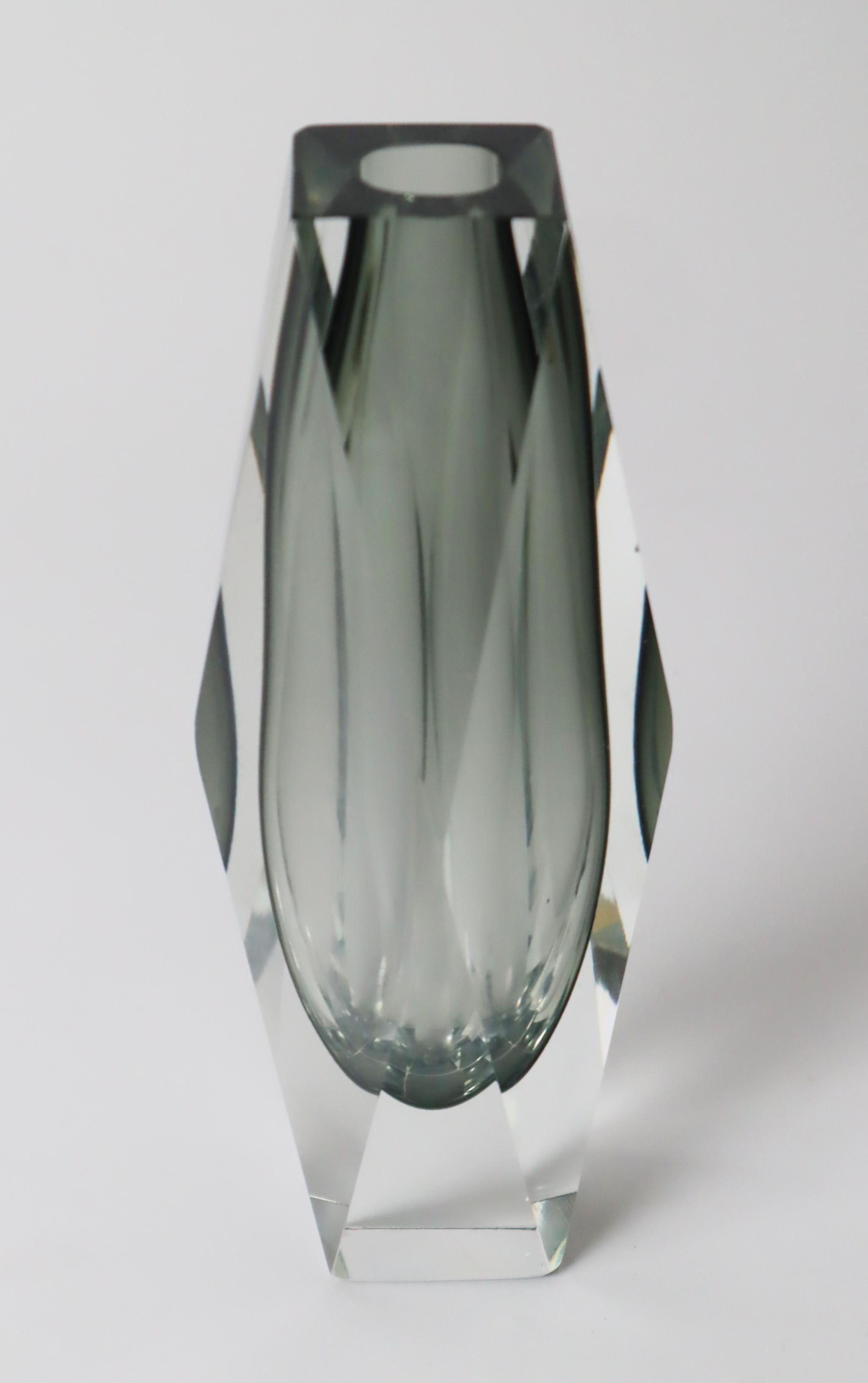 Metà XX secolo Vaso in vetro di Murano grigio fumo Attribuito a Flavio Poli per A. Mandruzzato, anni '60 in vendita