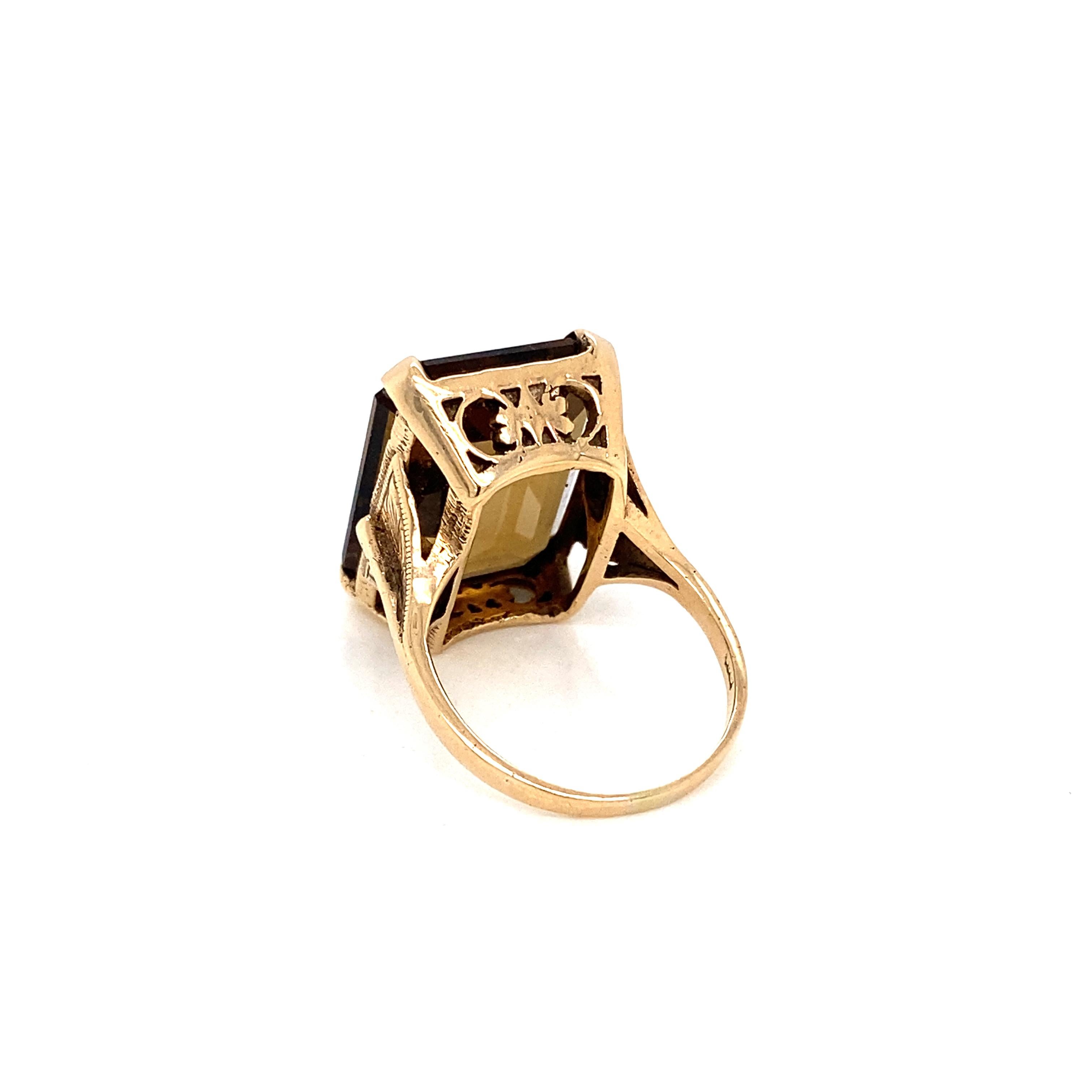 Smoky Quartz and 9 Carat Yellow Gold Vintage Cocktail Ring In Good Condition For Sale In London, GB