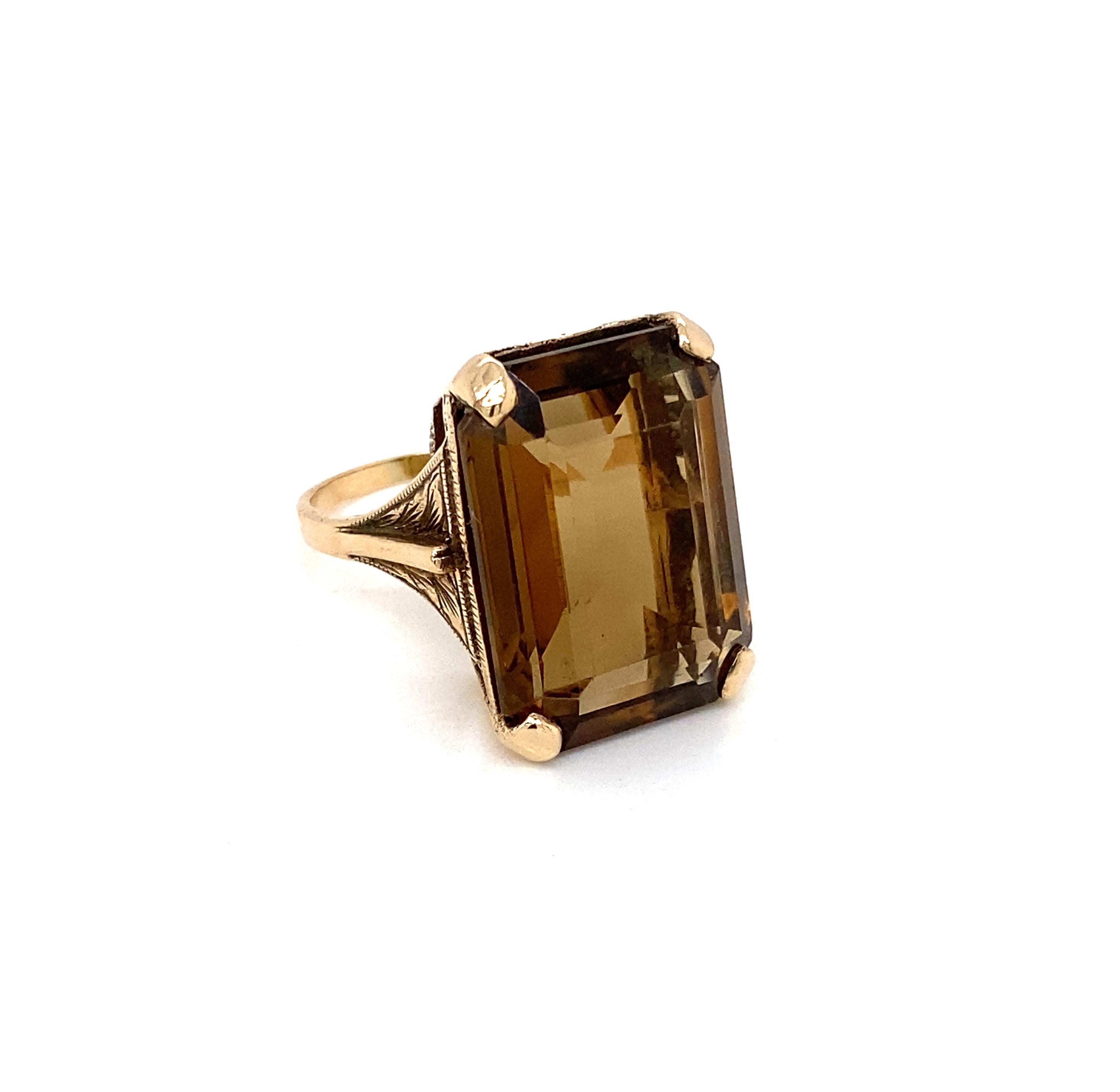 Women's or Men's Smoky Quartz and 9 Carat Yellow Gold Vintage Cocktail Ring For Sale