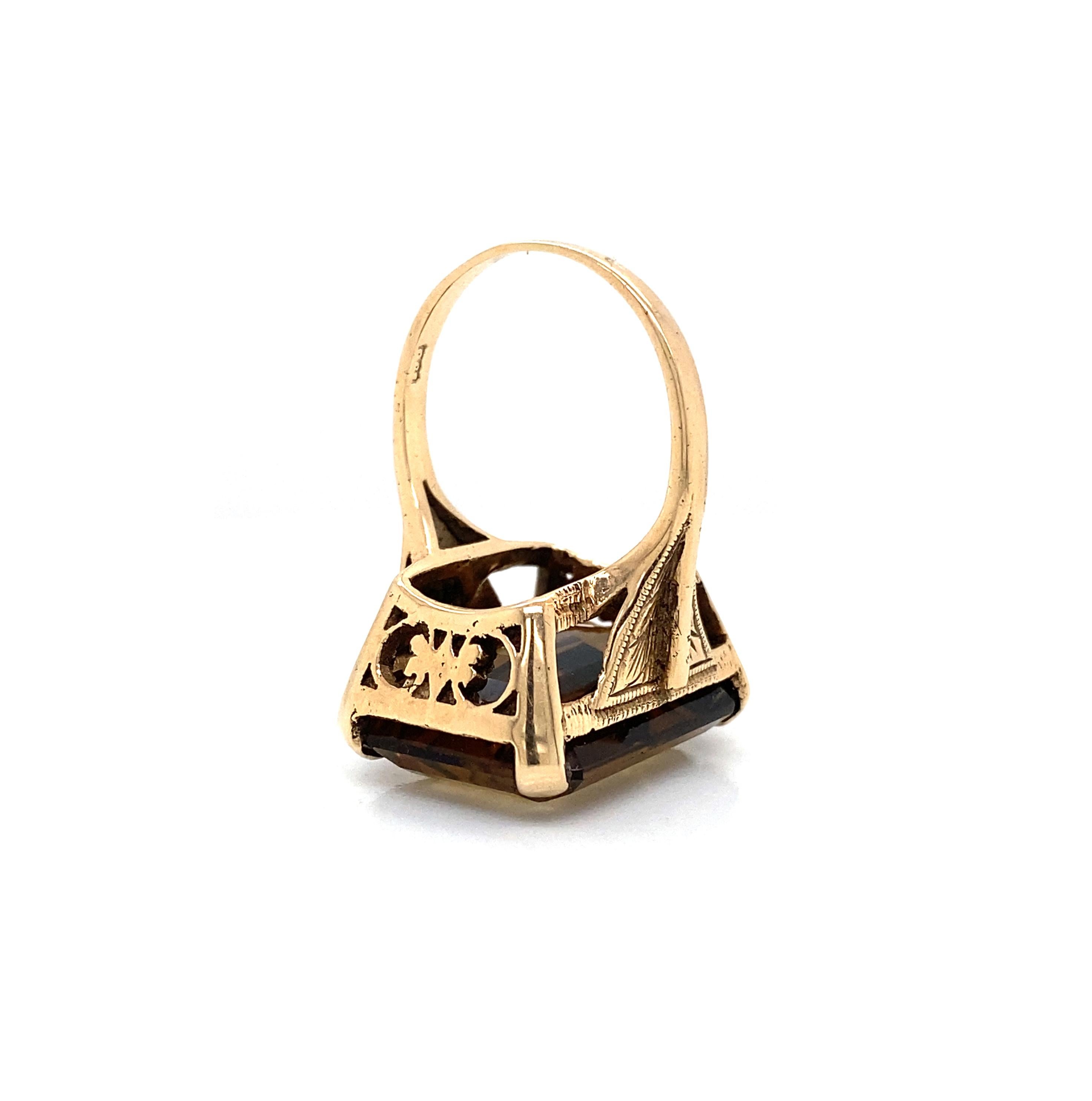 Smoky Quartz and 9 Carat Yellow Gold Vintage Cocktail Ring For Sale 1