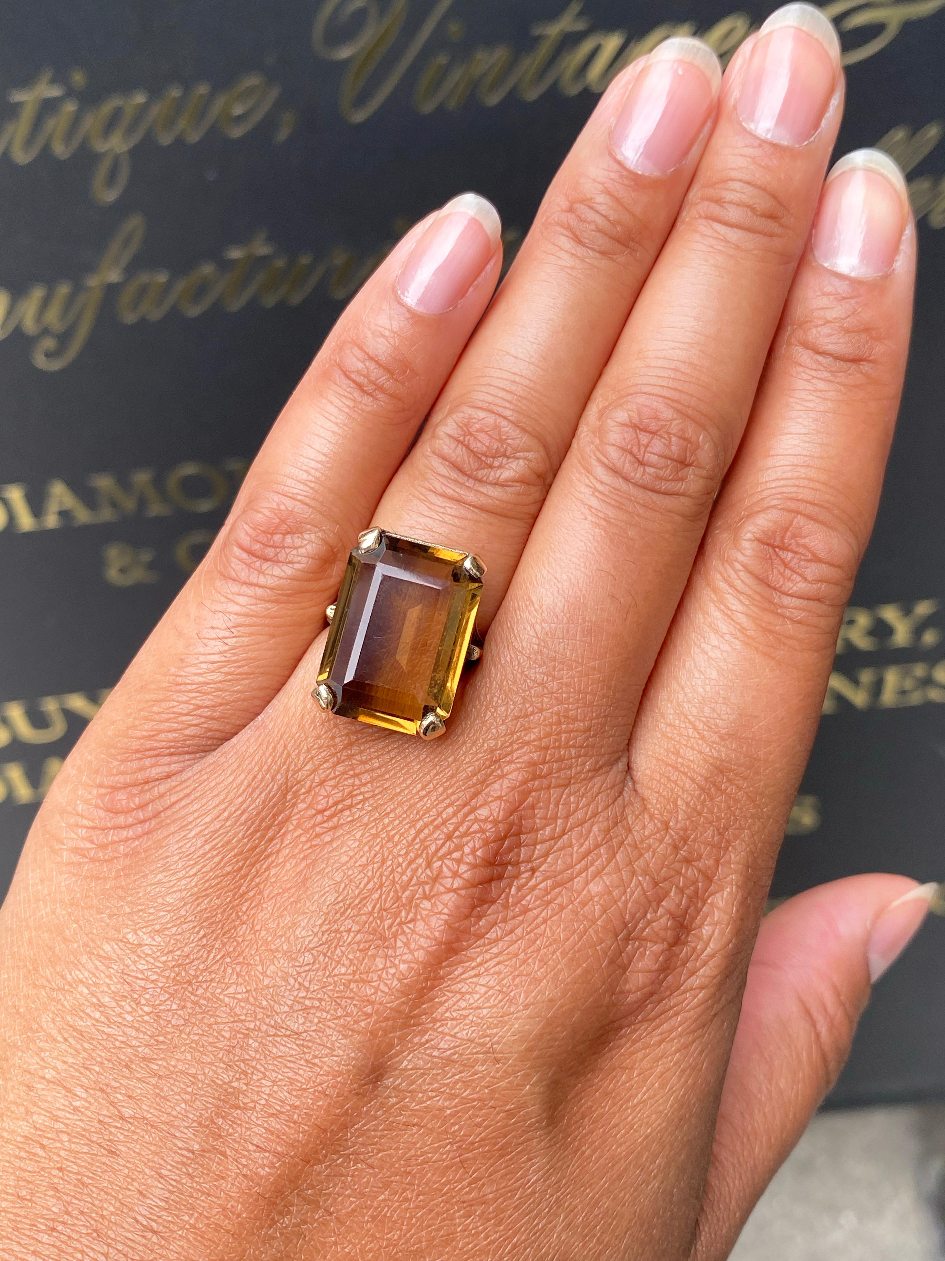 Smoky Quartz and 9 Carat Yellow Gold Vintage Cocktail Ring For Sale 2