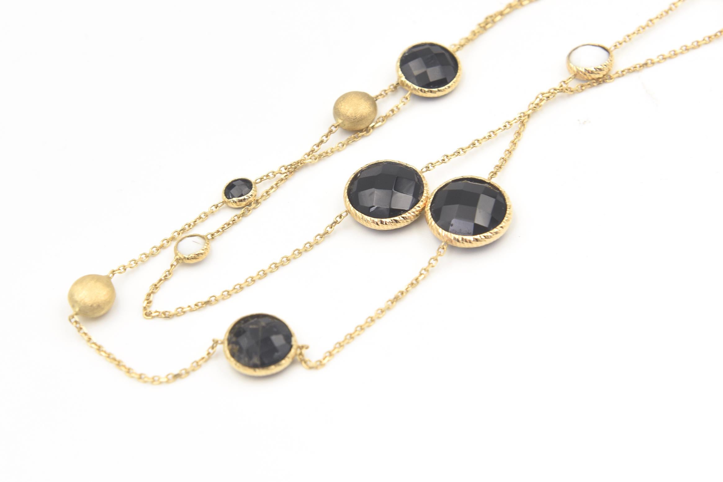 Collier station à double rang en or jaune, quartz fumé et agate blanche Unisexe en vente
