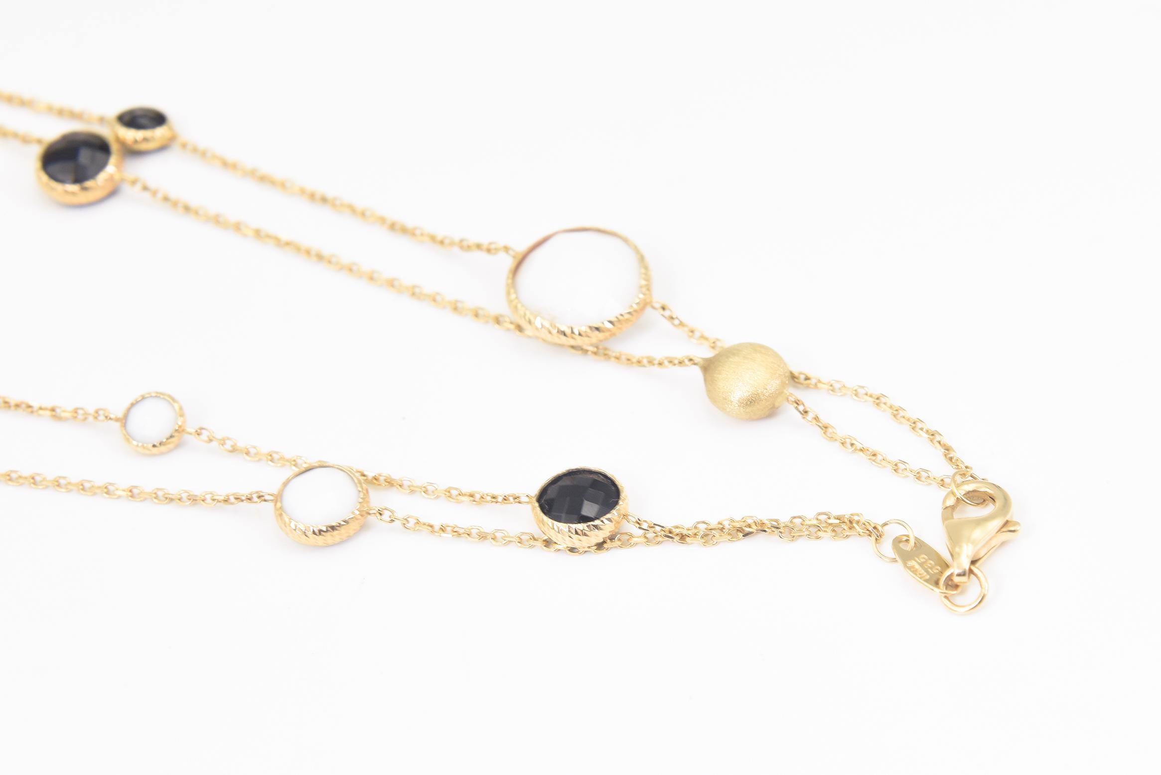 Collier station à double rang en or jaune, quartz fumé et agate blanche en vente 1