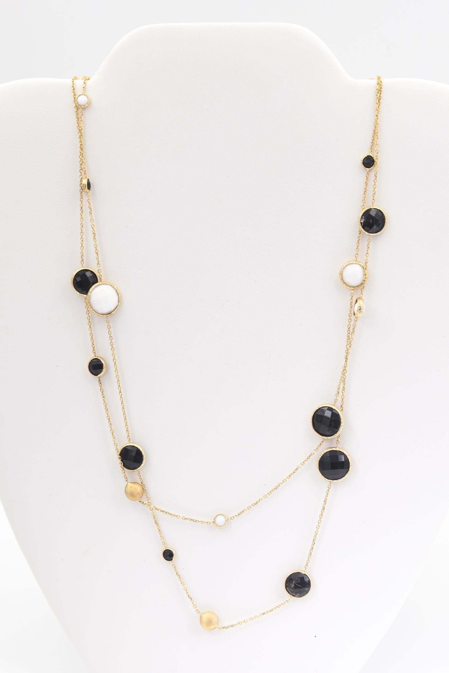 Collier station à double rang en or jaune, quartz fumé et agate blanche en vente 2