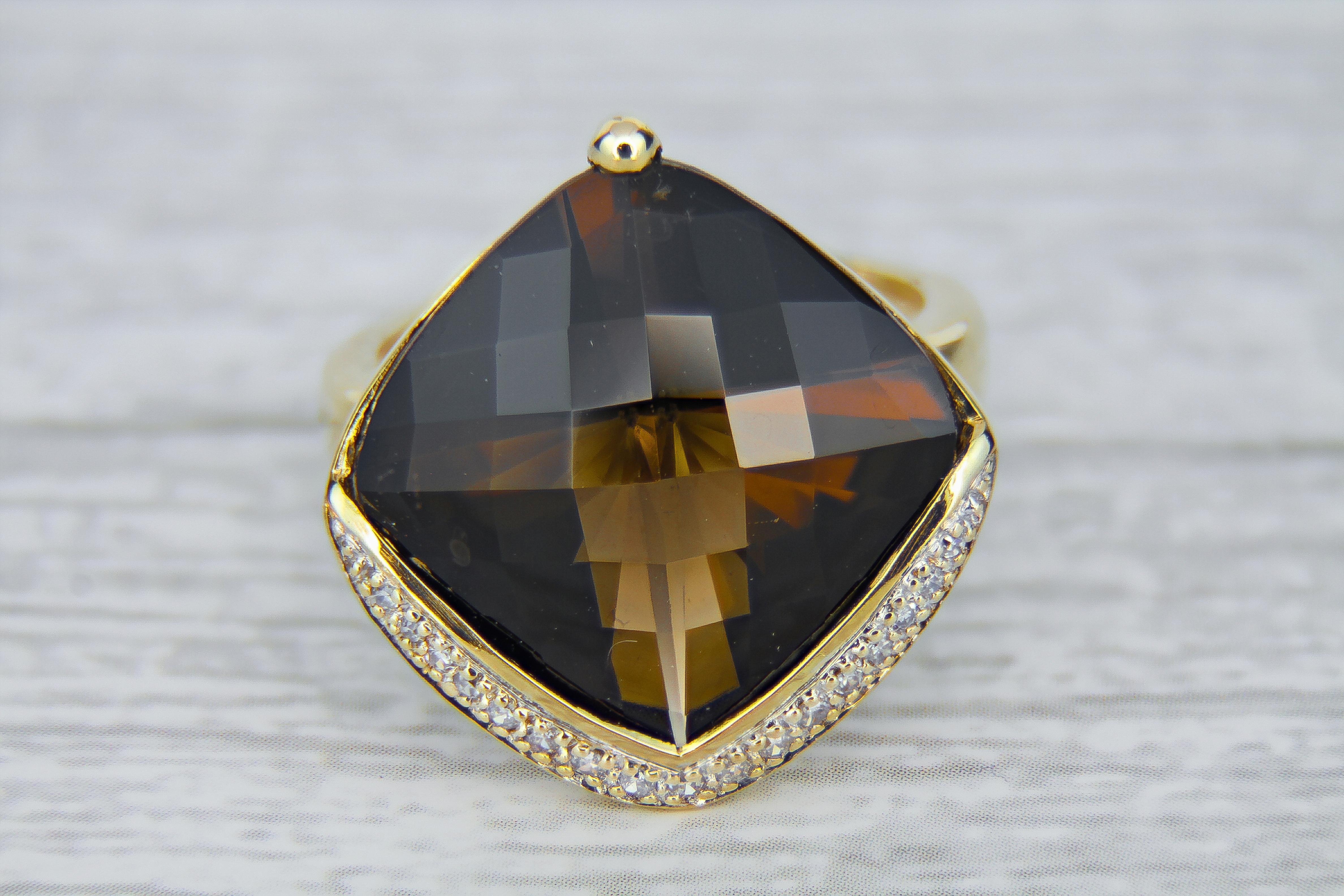 For Sale:  Smoky Quartz Cocktail Ring in 14k Gold 2