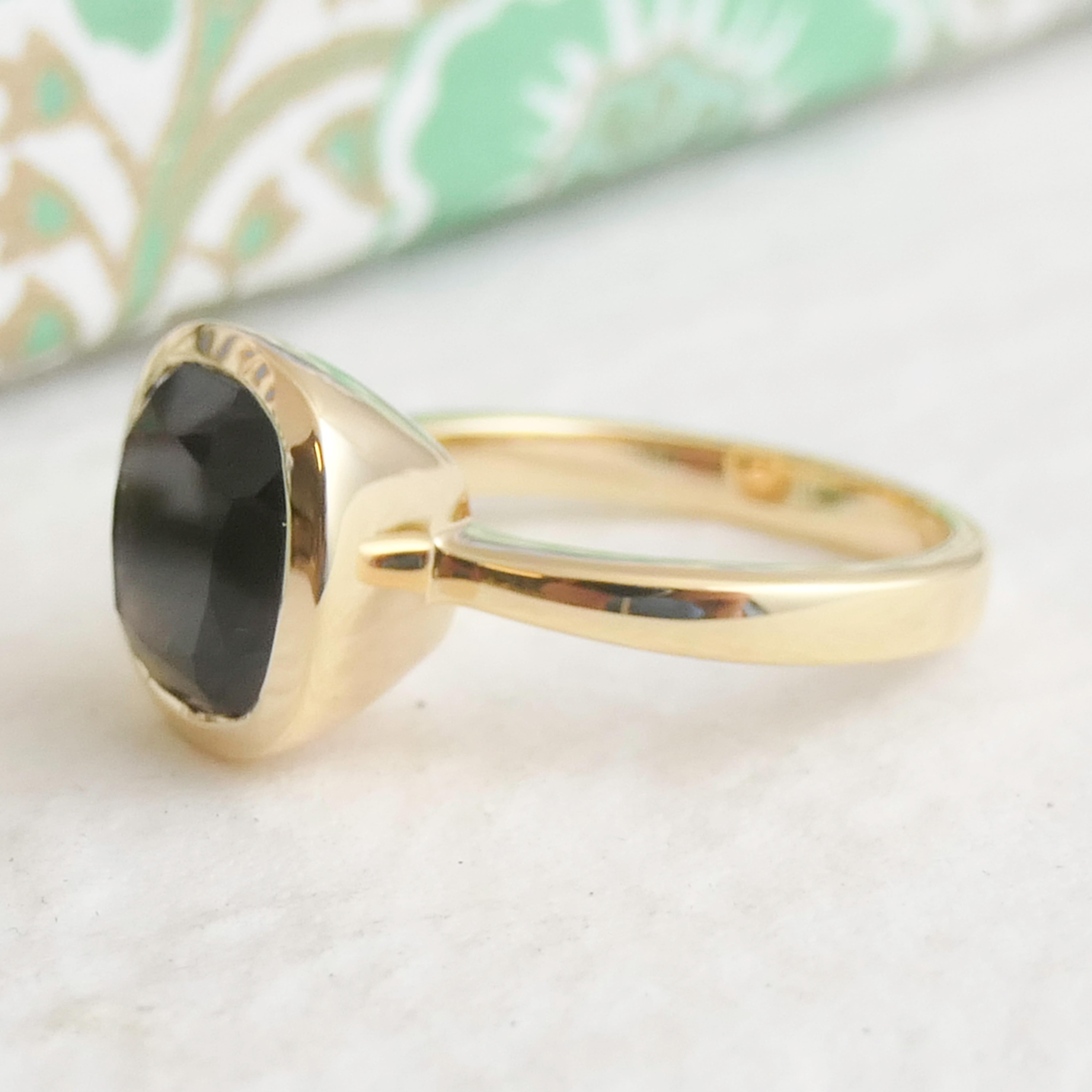 Anello in argento placcato oro con taglio a cuscino di quarzo fumé in vendita 1