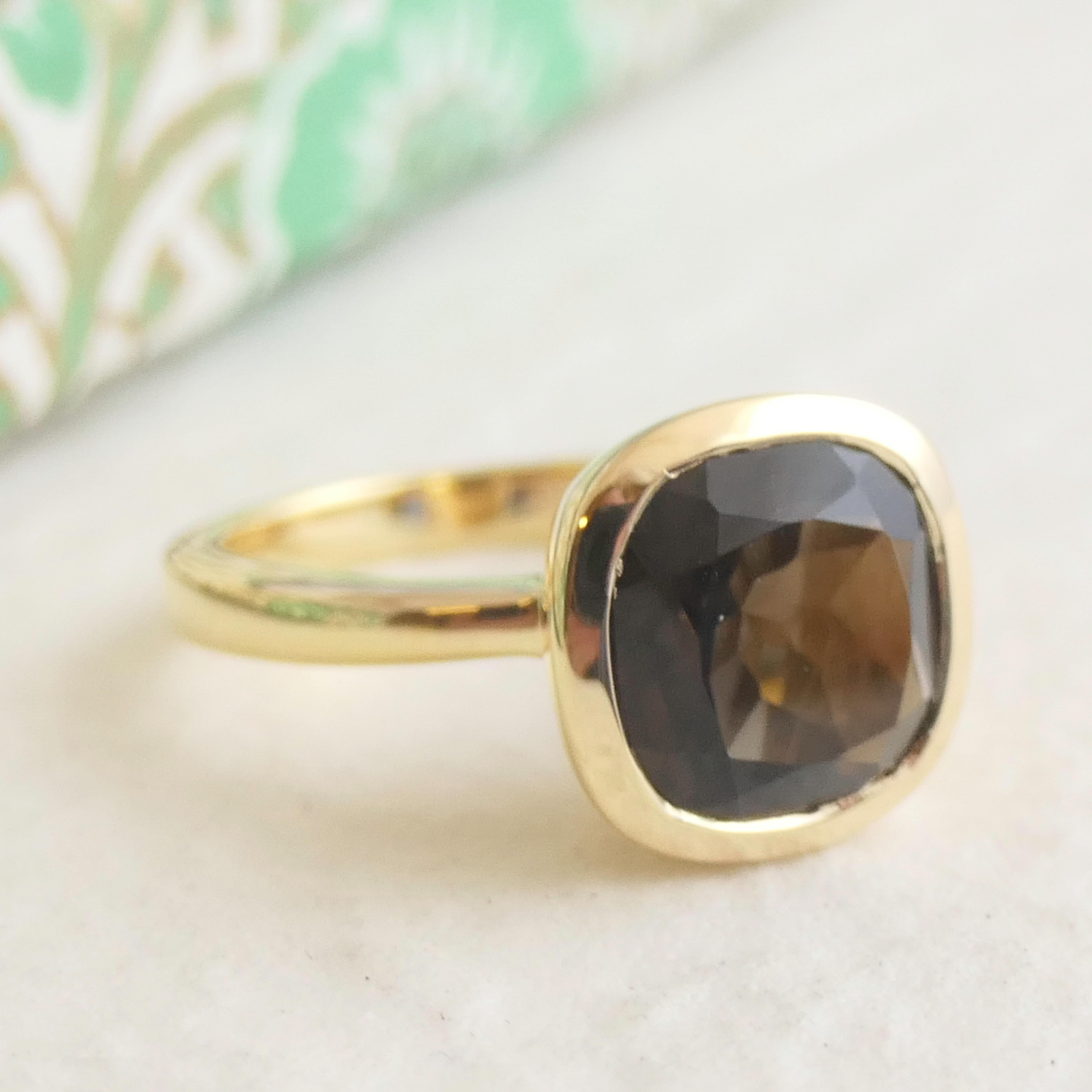 Anello in argento placcato oro con taglio a cuscino di quarzo fumé in vendita 3