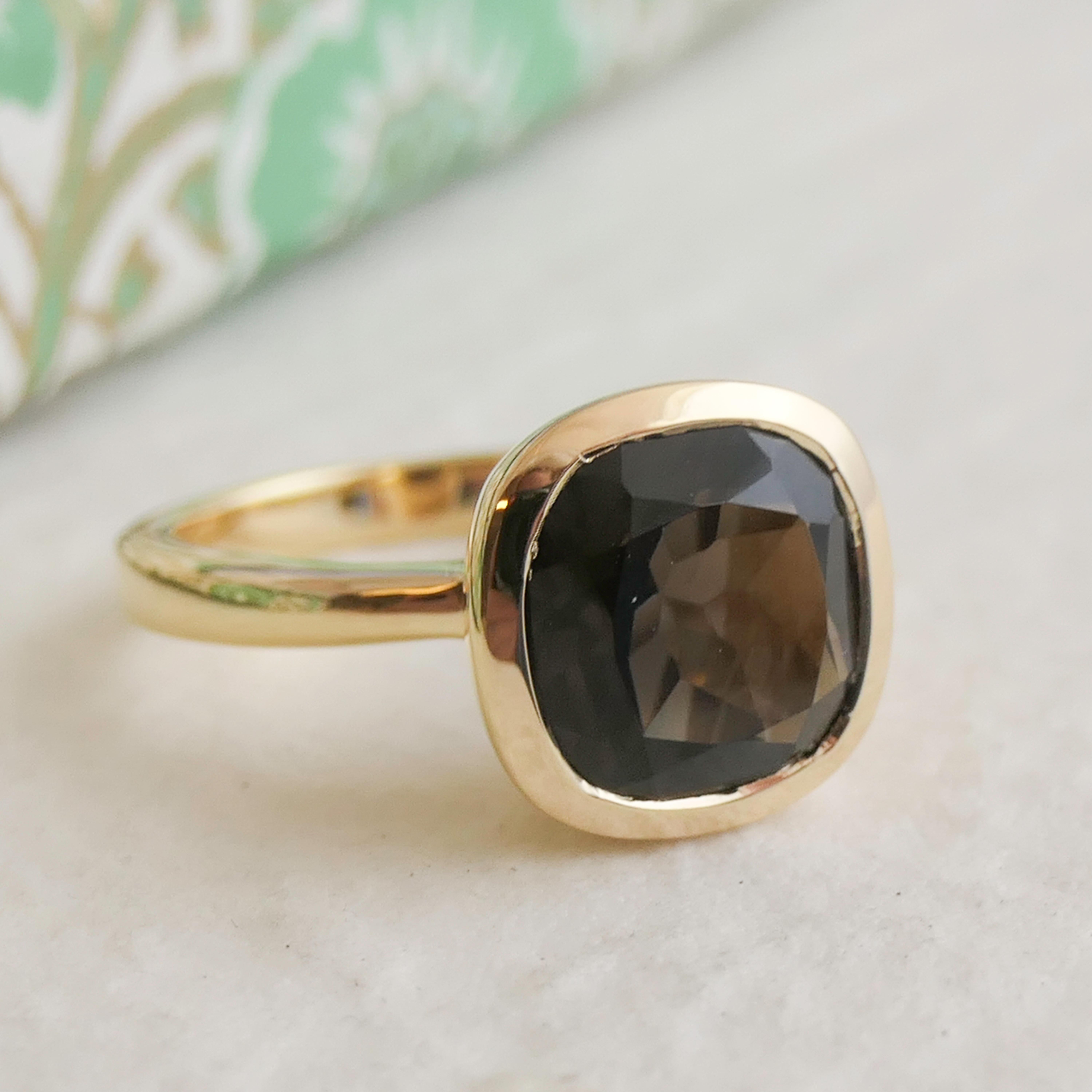 Anello in argento placcato oro con taglio a cuscino di quarzo fumé in vendita 4