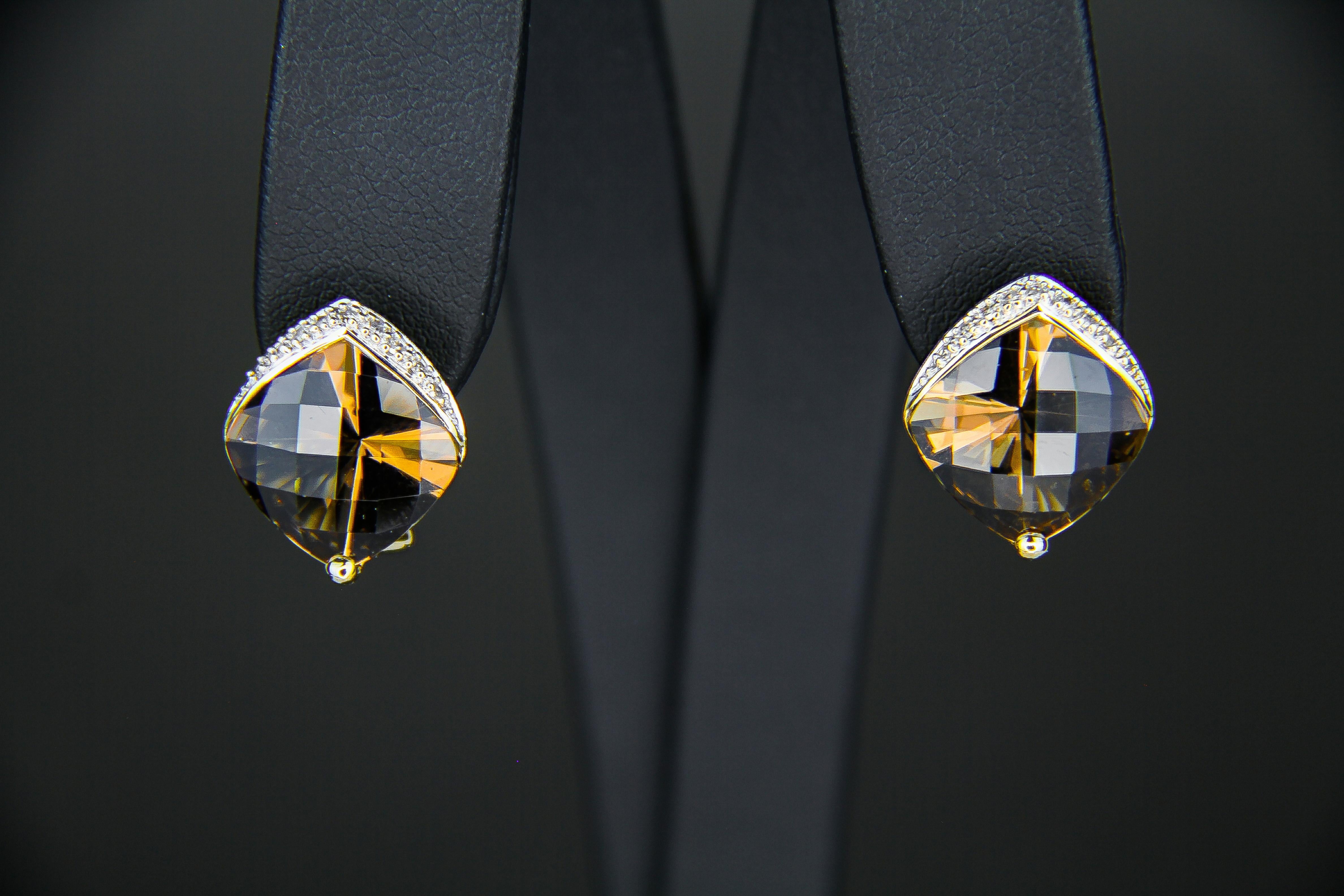 Smoky quartz earrings in 14k gold. 

Central stone: Smoky quartz - 2 pieces
Cut:  cushion fancy cut
Weight: 16 ct. total
Color: golden brown 
Clarity: Transparent with inclusions
Other stones:
Diamonds: round - brilliant cut,  G-H/VS1 0.3 ct.