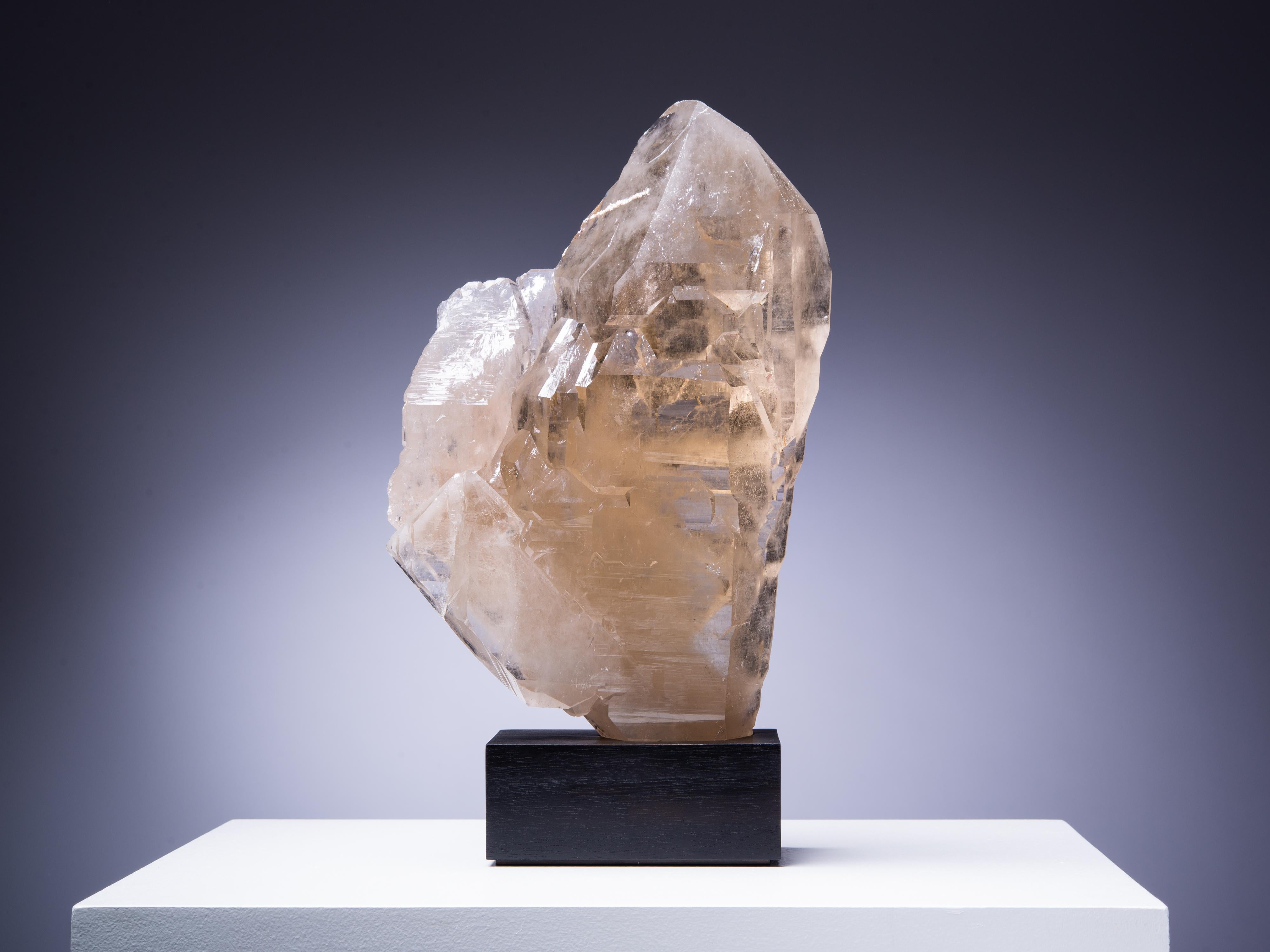 A wonderful large formation of smokey quartz, unpolished and with all its
natural lustre, the piece is wonderfully sculptural in quality.

This piece was legally and ethically sourced.

Place of origin: Brazil.