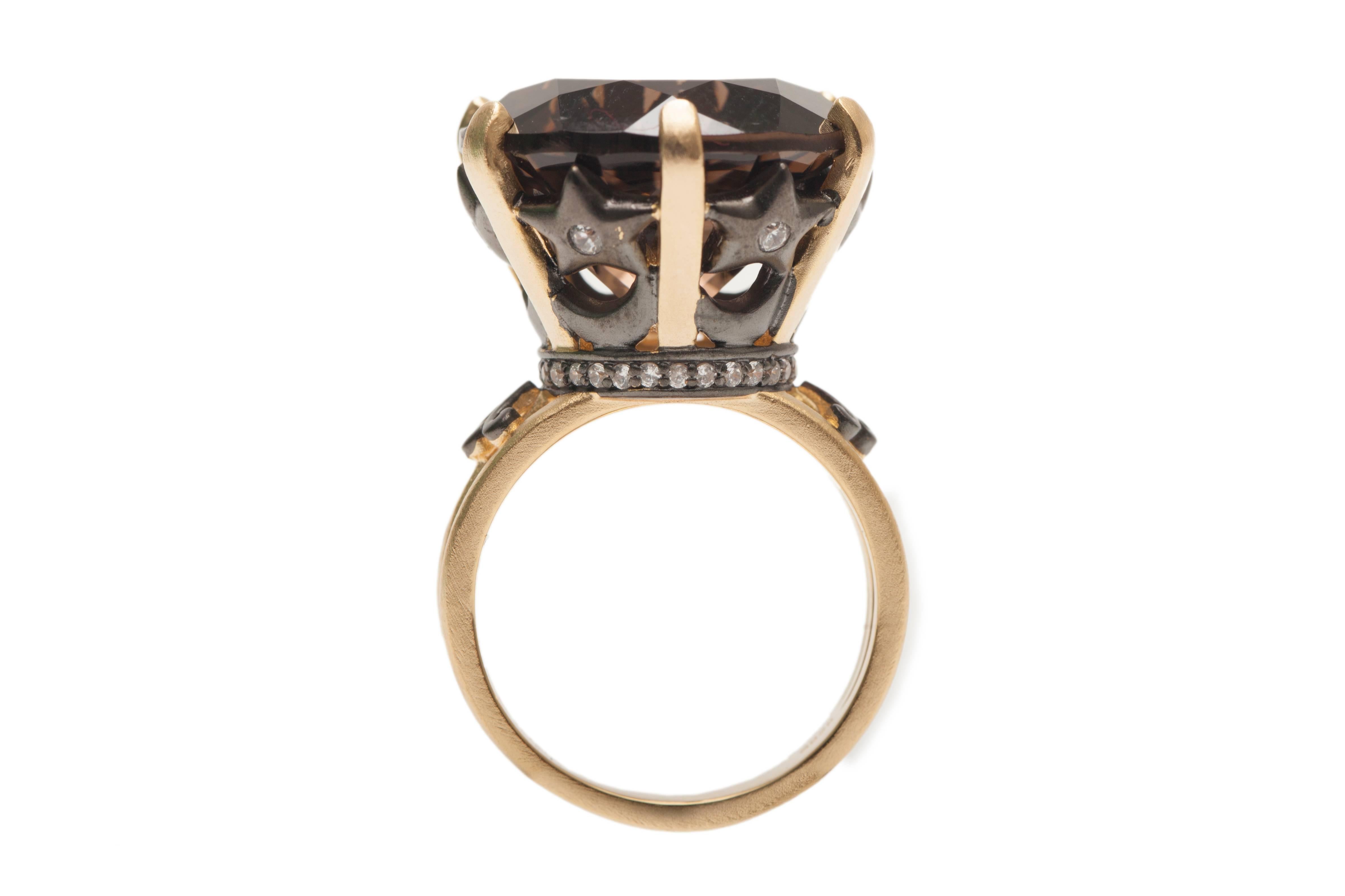 A dazzling smoky quartz 18mm hand cut Sa'mma statement ring made of vermeil gold and black ruthenium. A style and elegance with soothing powers and healing properties. 
Size (6, 7,8) Special size per request.