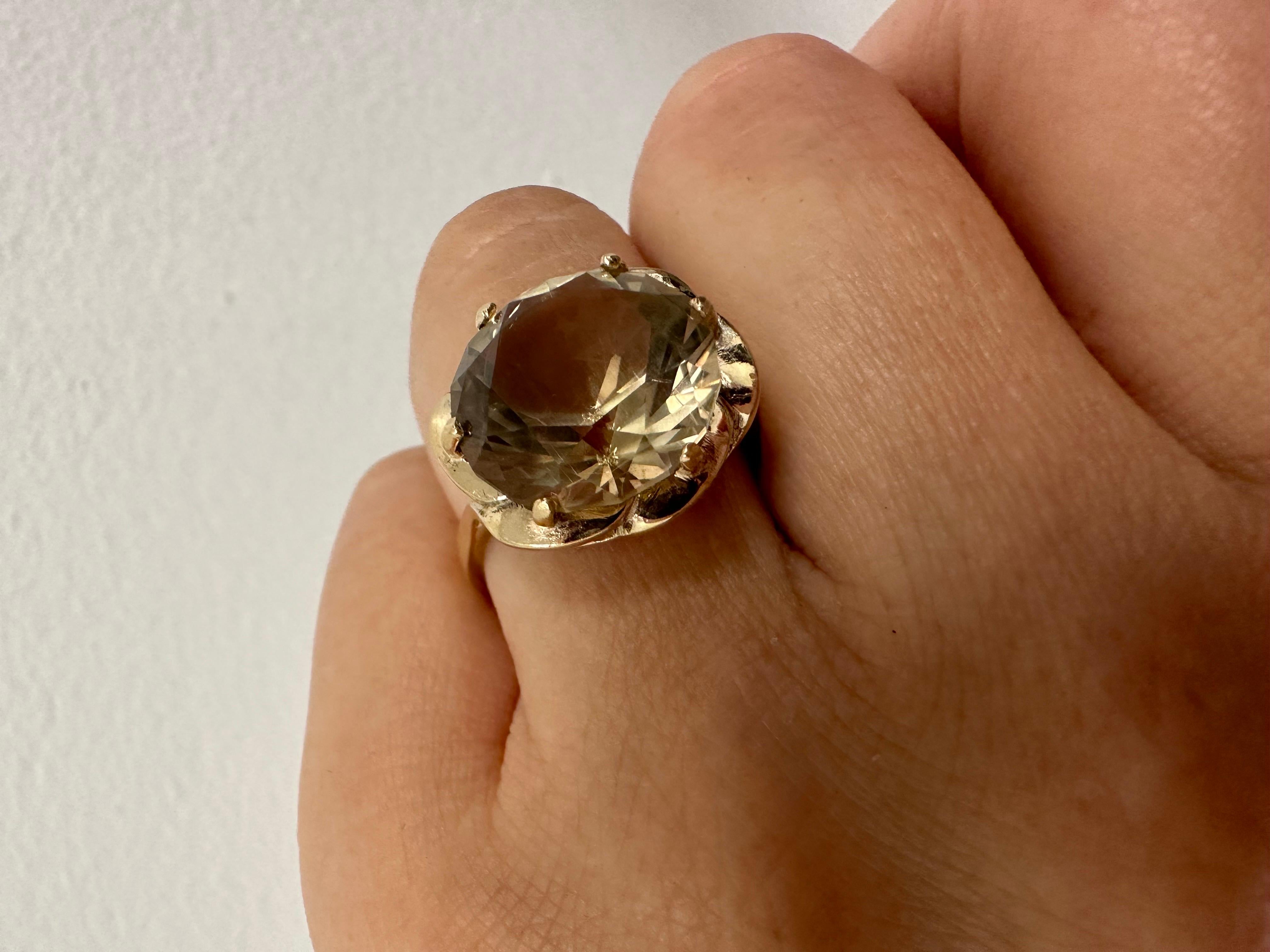 Round Cut Smoky Quartz solitaire ring 10kt floral cocktail ring For Sale