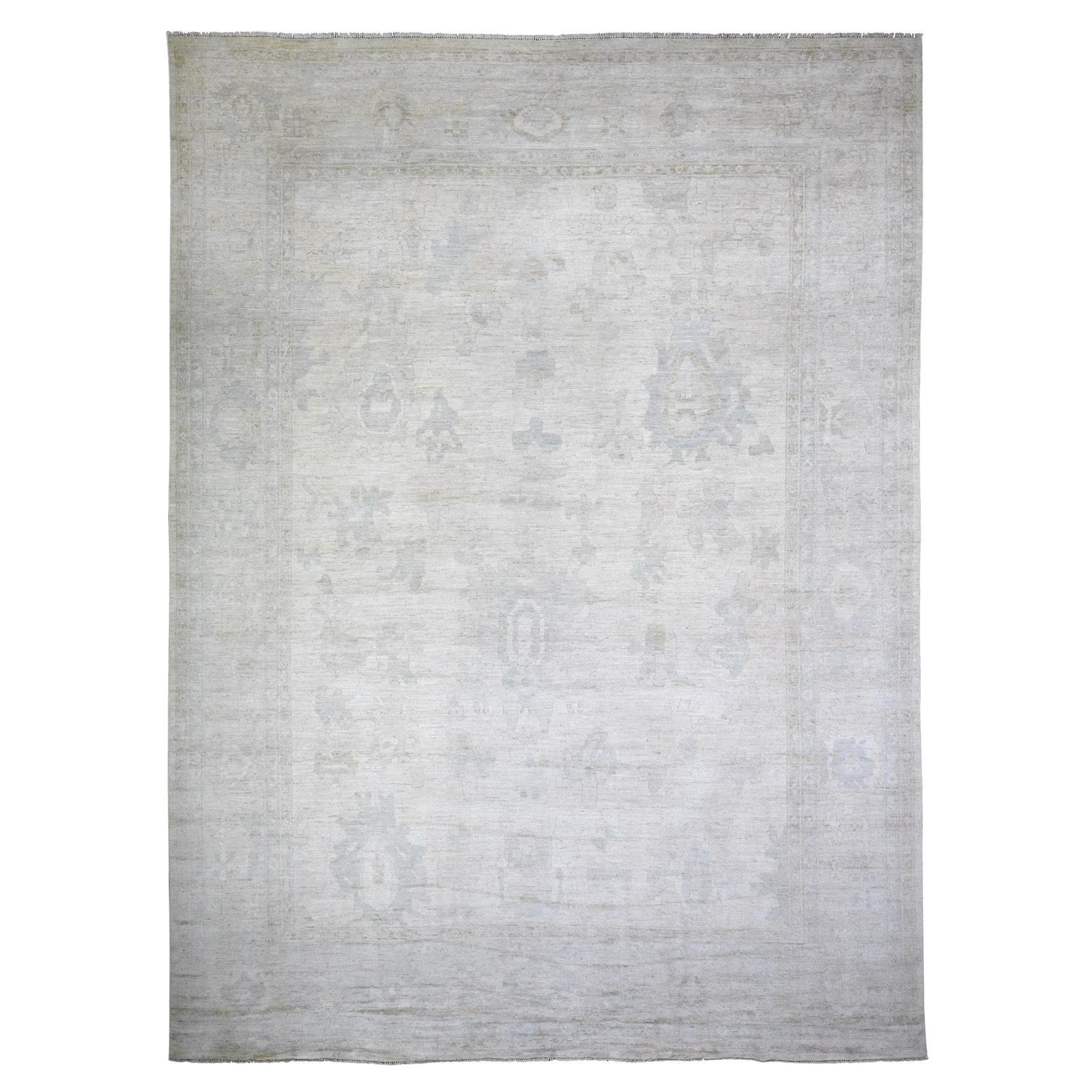 Handgeknüpfter afghanischer Angora Oushak-Teppich in Übergröße aus rauchweißer Wolle in Übergröße 12' x 15'10"