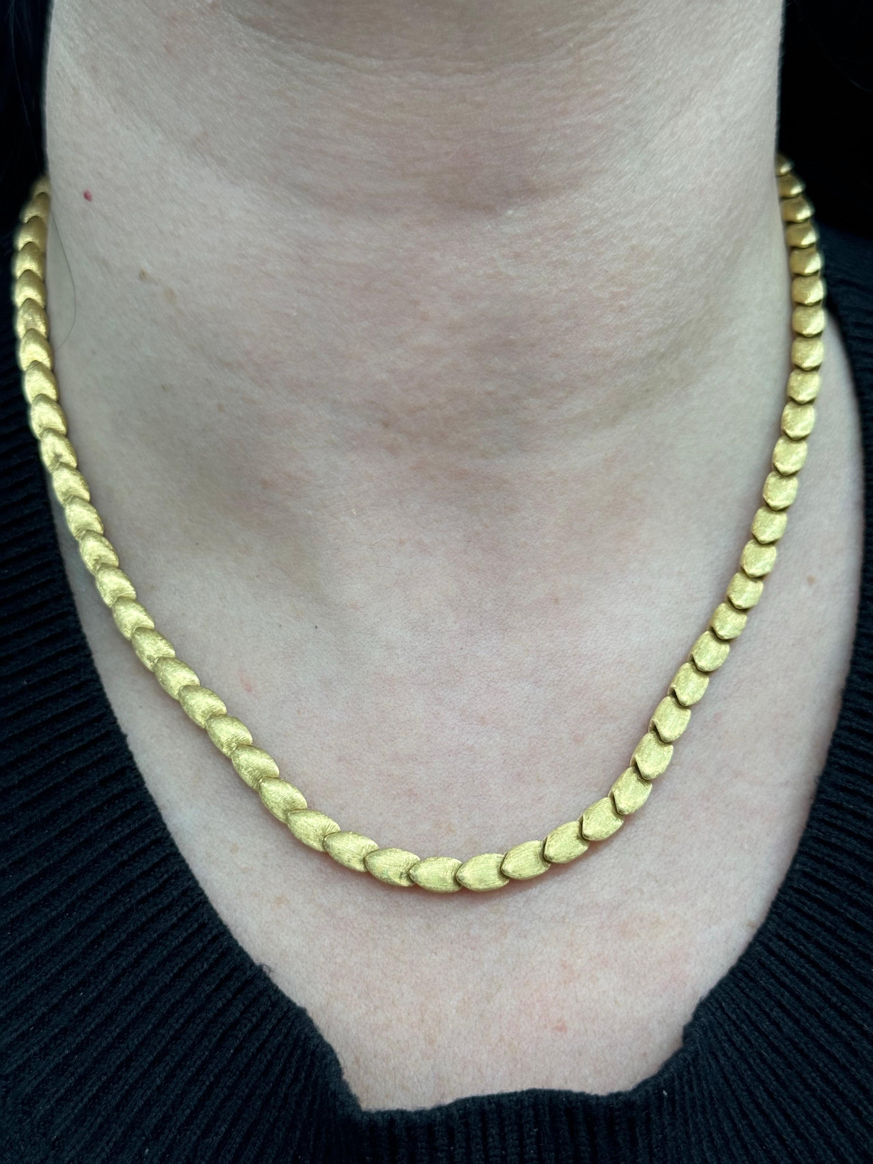 Contemporain Collier à maillons lisse en or jaune 18 carats 29 grammes 5 mm de large 17,5 pouces en vente