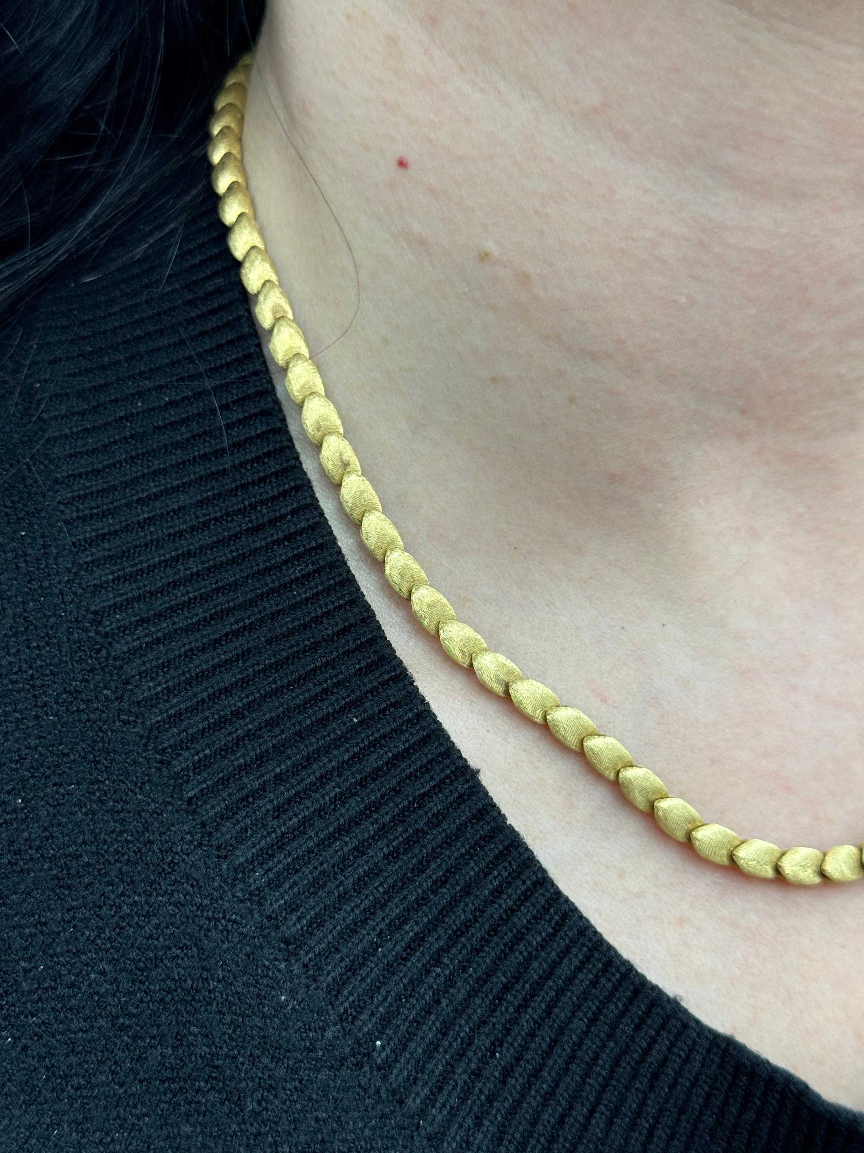 Collier à maillons lisse en or jaune 18 carats 29 grammes 5 mm de large 17,5 pouces Pour femmes en vente