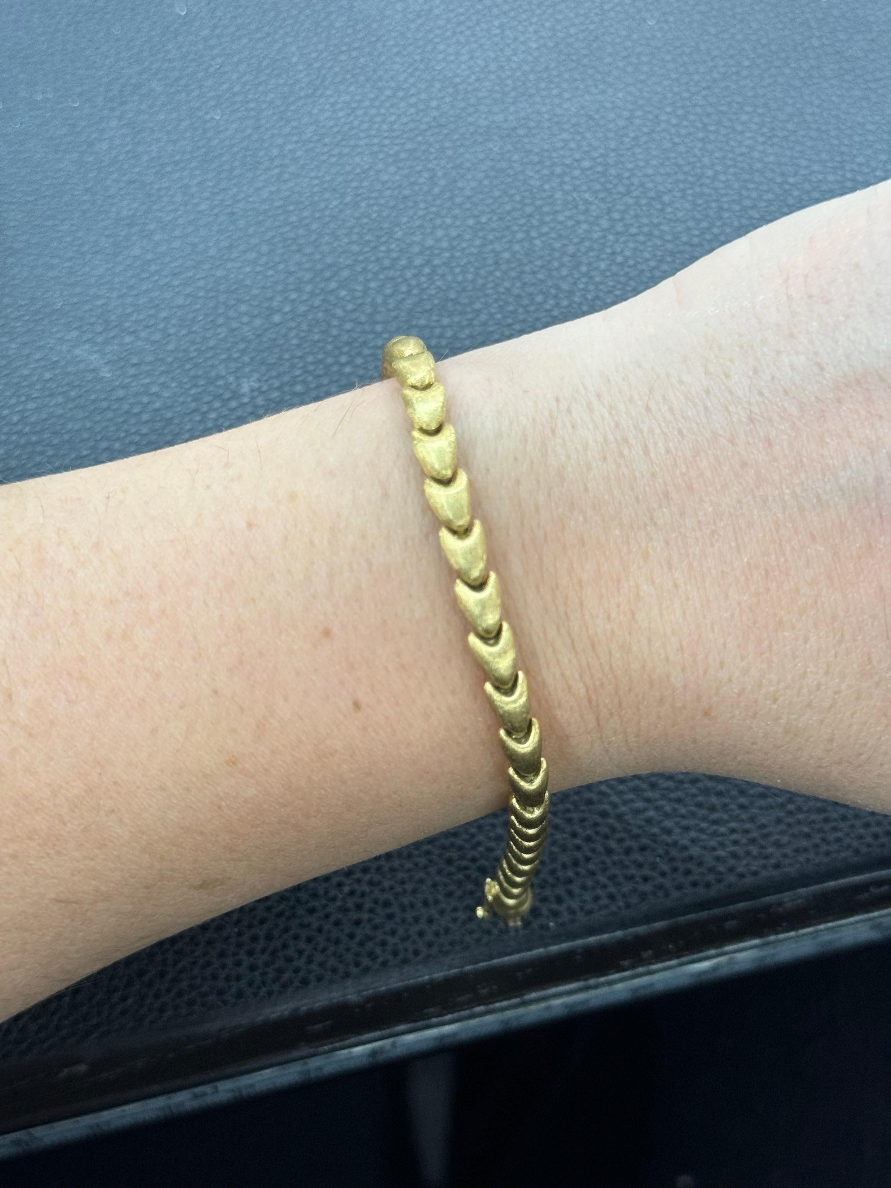 18 Karat yellow gold bracelet featuring a smooth finished links weighing 12.6 grams.
5 MM Wide

Matching necklace is available. 
