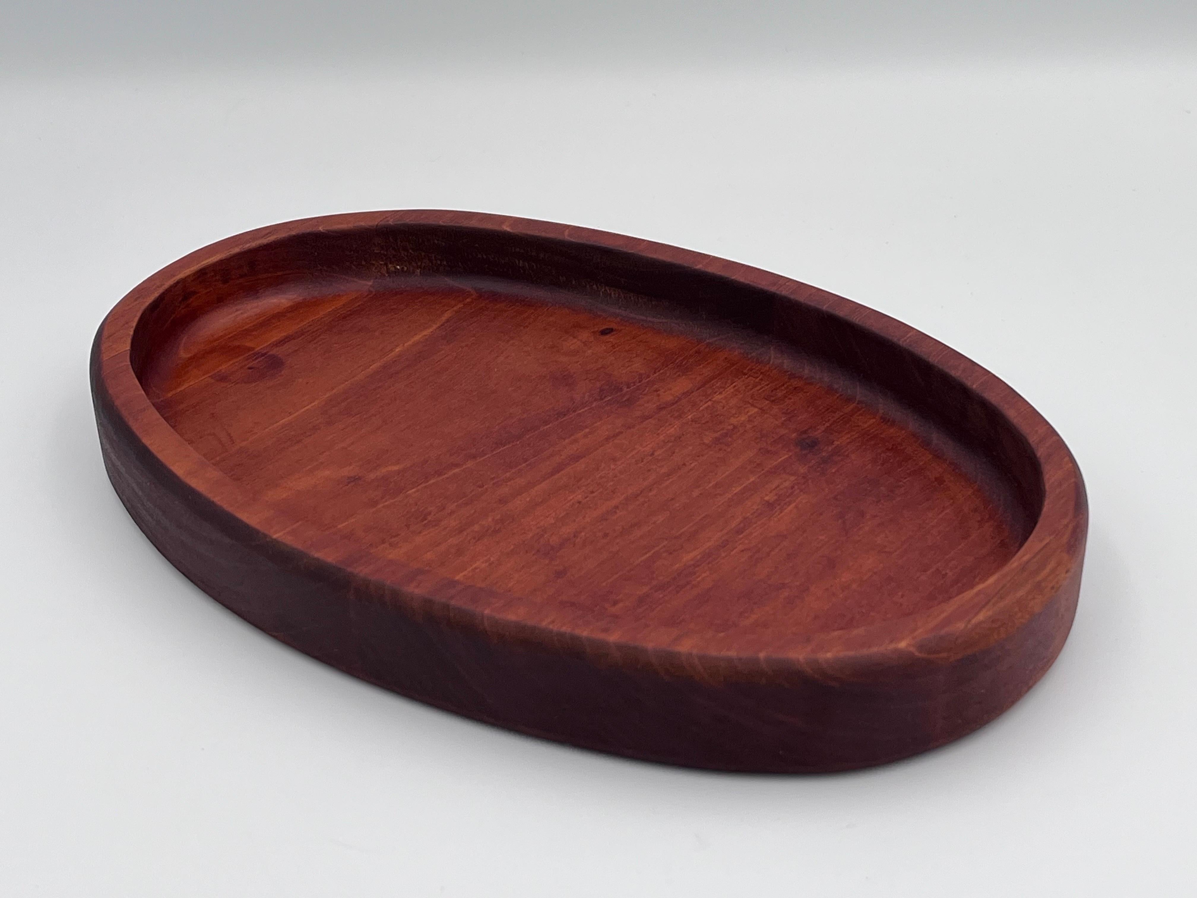 Vide poche o monedero liso de caoba ricamente tallada de principios del siglo XX Tallado en venta