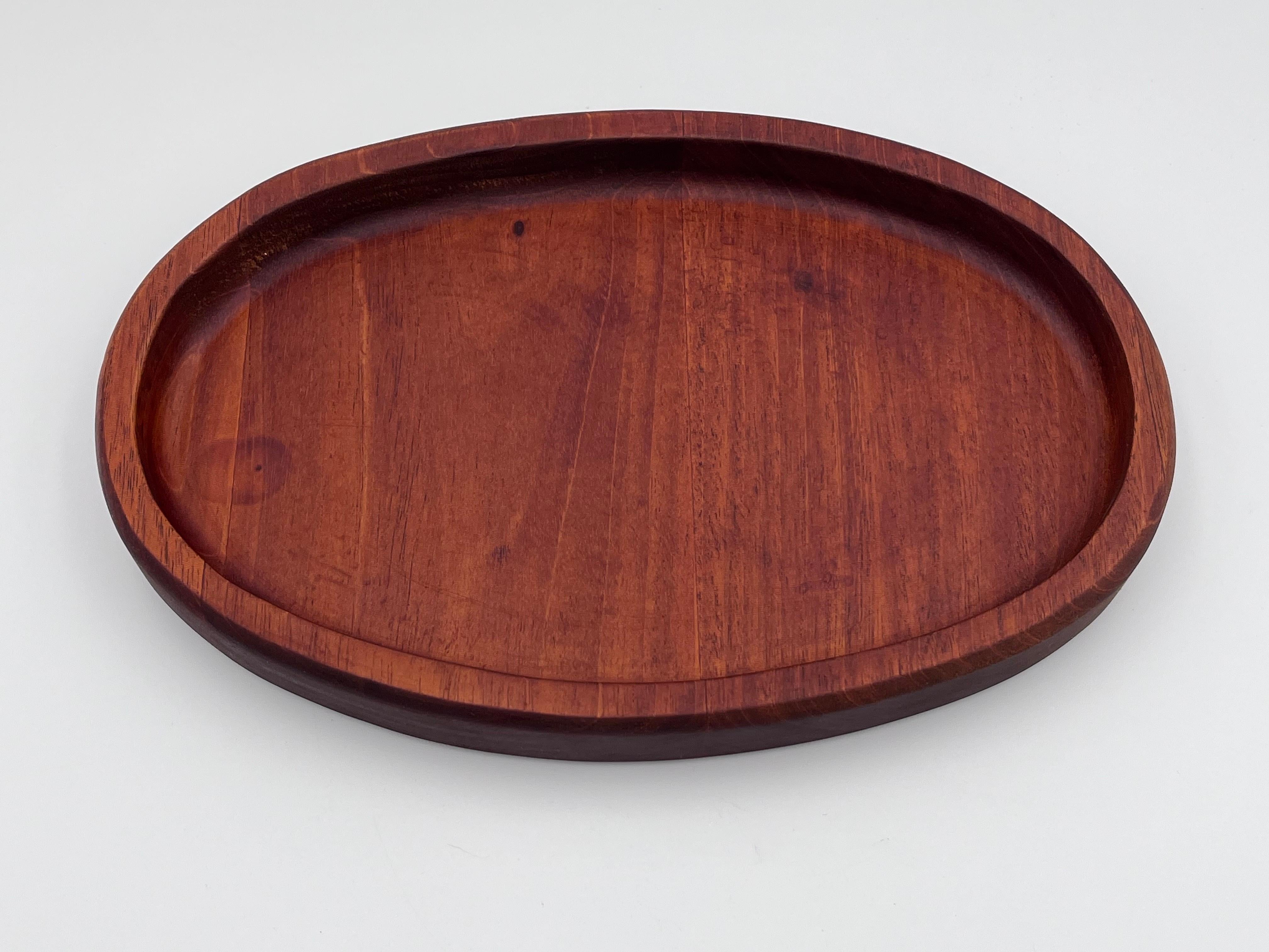 Vide poche o monedero liso de caoba ricamente tallada de principios del siglo XX Caoba en venta