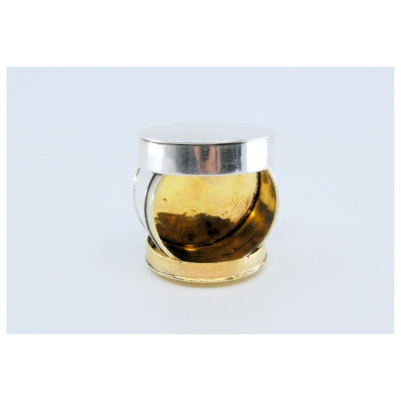 19th Century Smooth round silver and gold vinaigrette box from the George III period For Sale