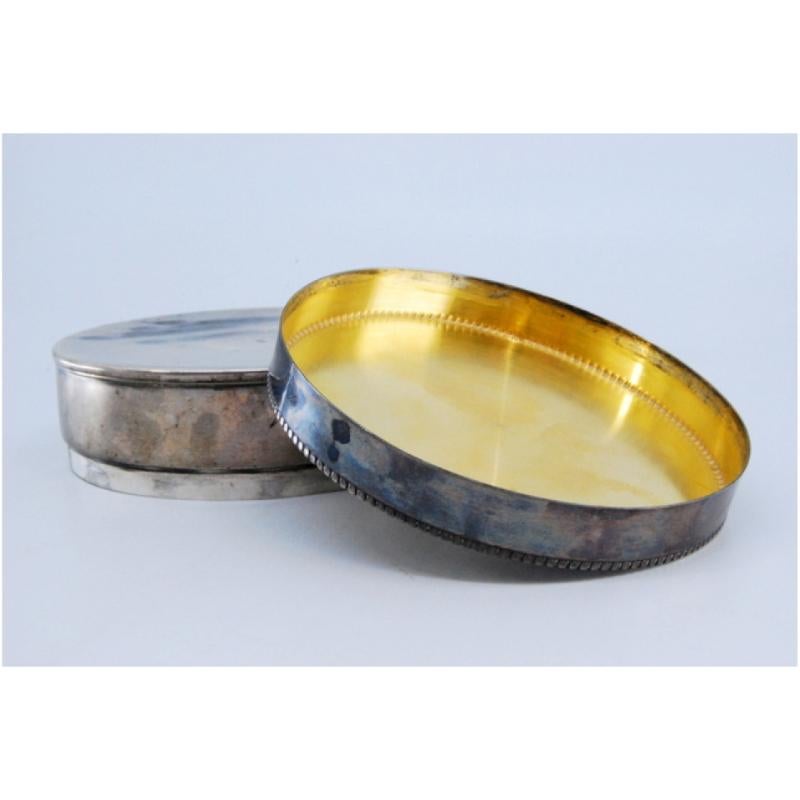European Smooth silver box w/ a circular shape & pearly edges, w/ a lady & boy on the lid For Sale