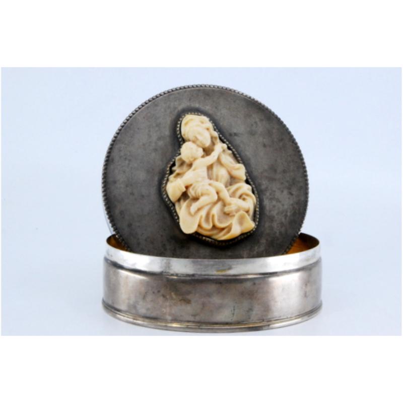 Silver Smooth silver box w/ a circular shape & pearly edges, w/ a lady & boy on the lid For Sale