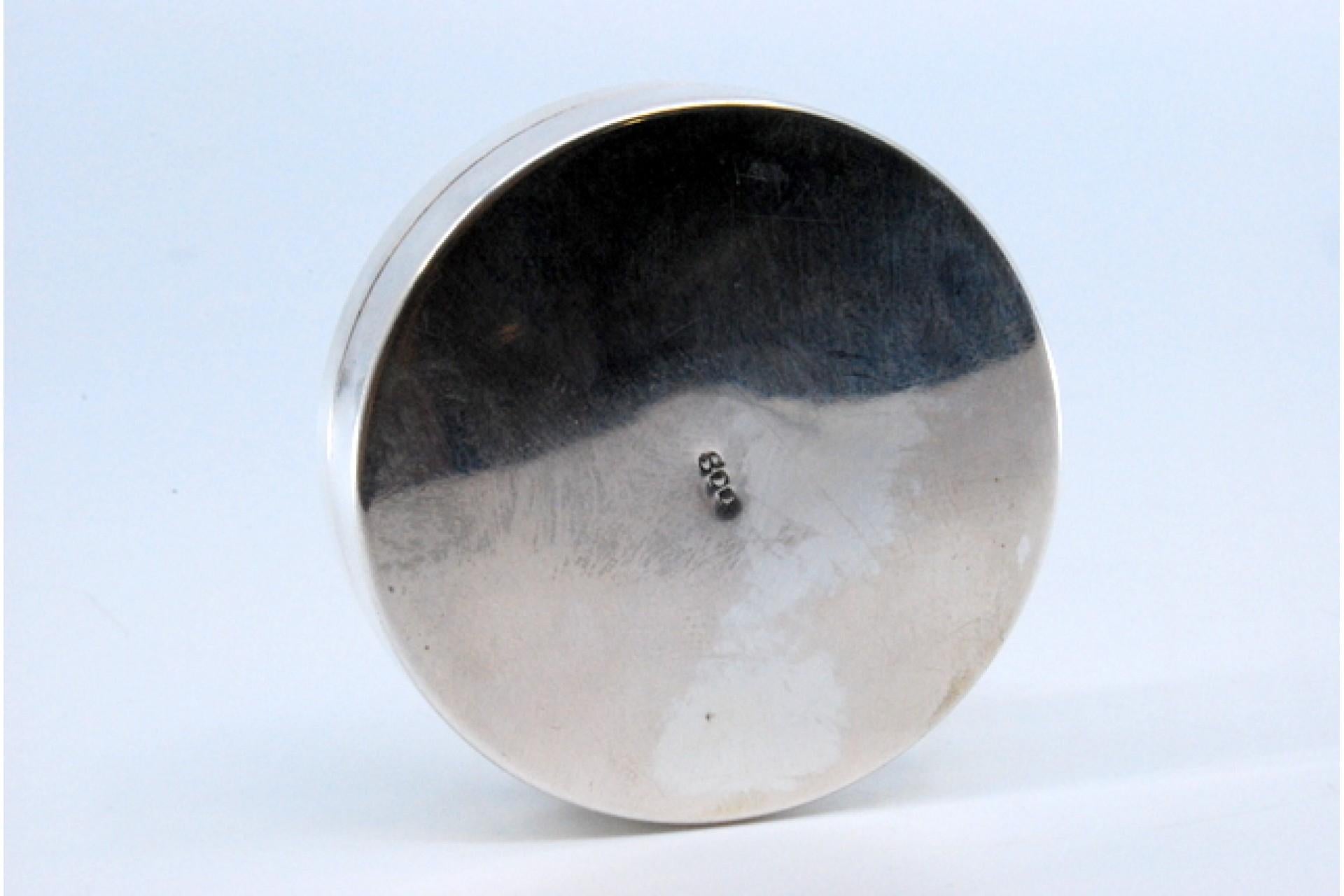 Smooth silver box with a circular shape and removable lid im Zustand „Gut“ im Angebot in Porto, PT