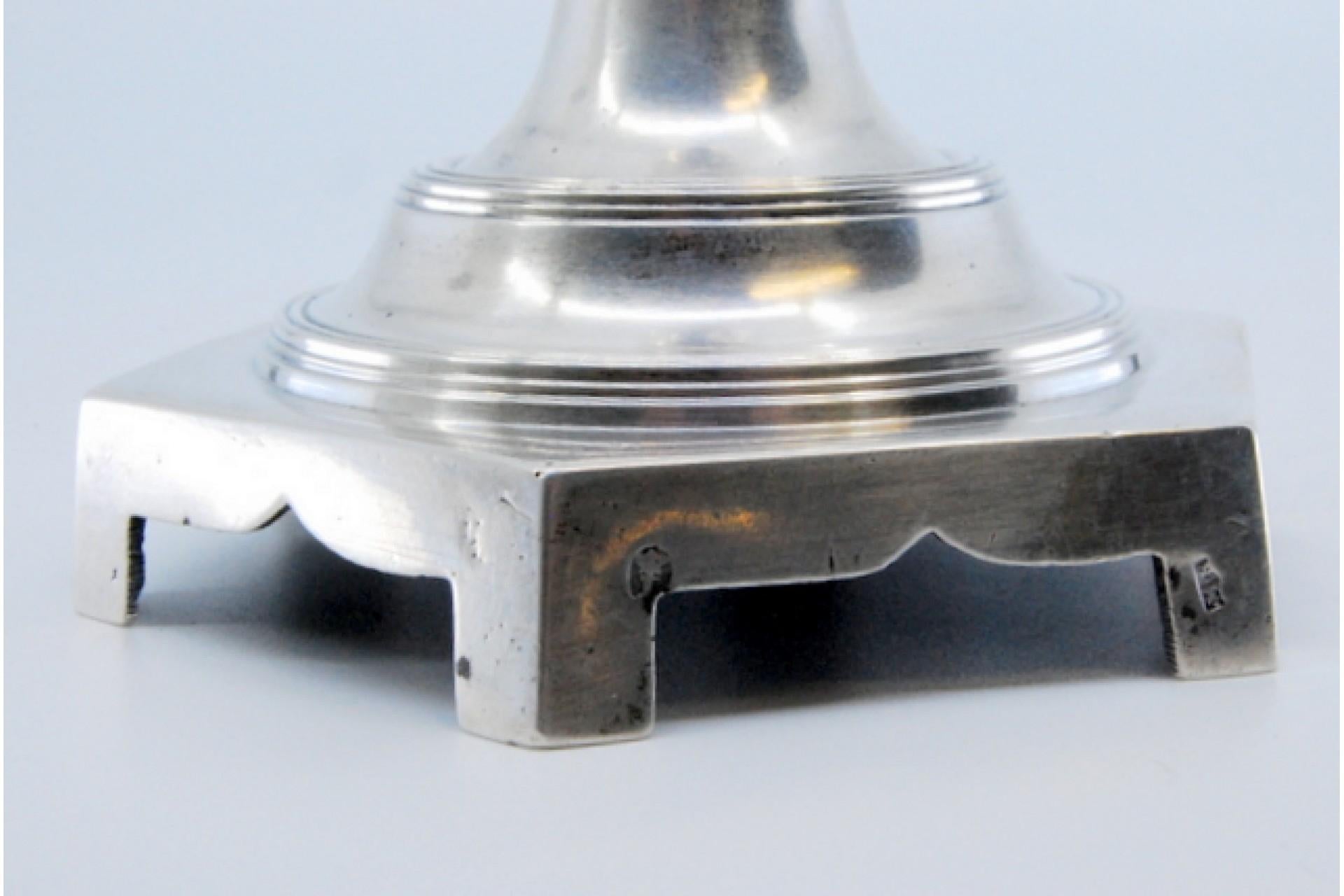 Smooth silver candlestick with turned shaft on hexagonal base For Sale 2