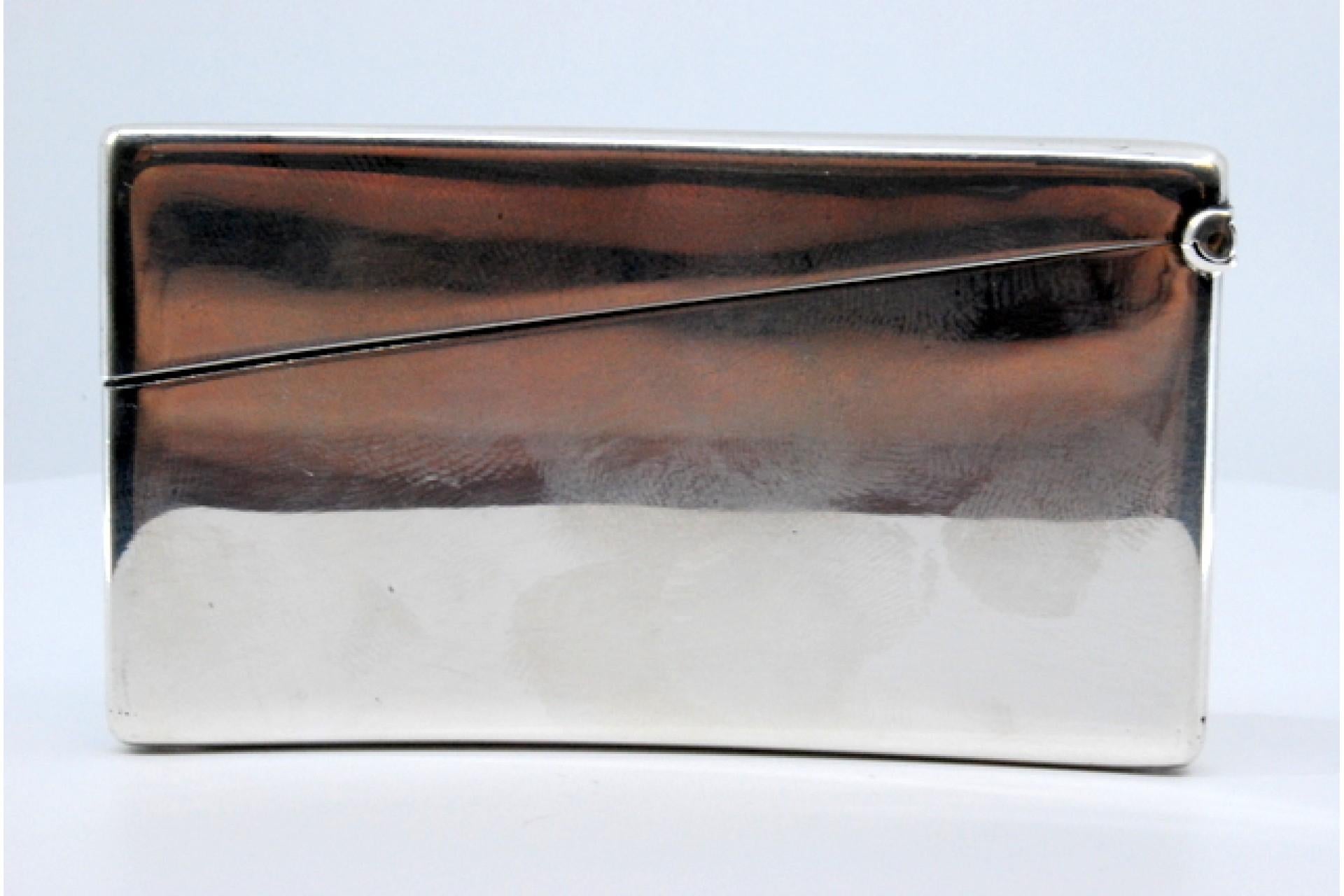 European Smooth silver cardboard box with a curved shape For Sale