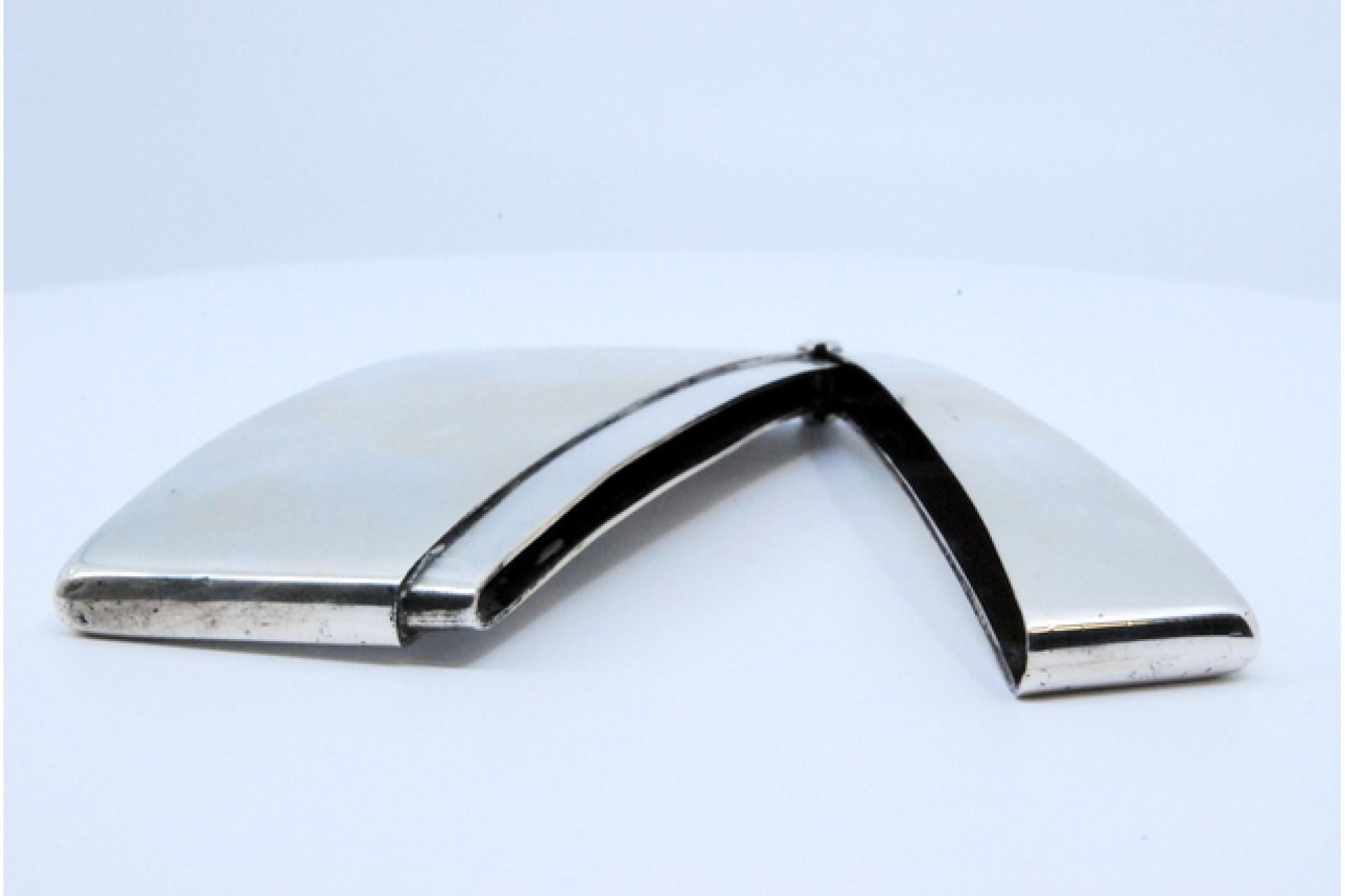 Smooth silver cardboard box with a curved shape For Sale 1